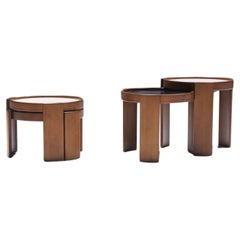 Superbes tables gigognes 780 en noyer de Gianfranco Frattini pour Cassina