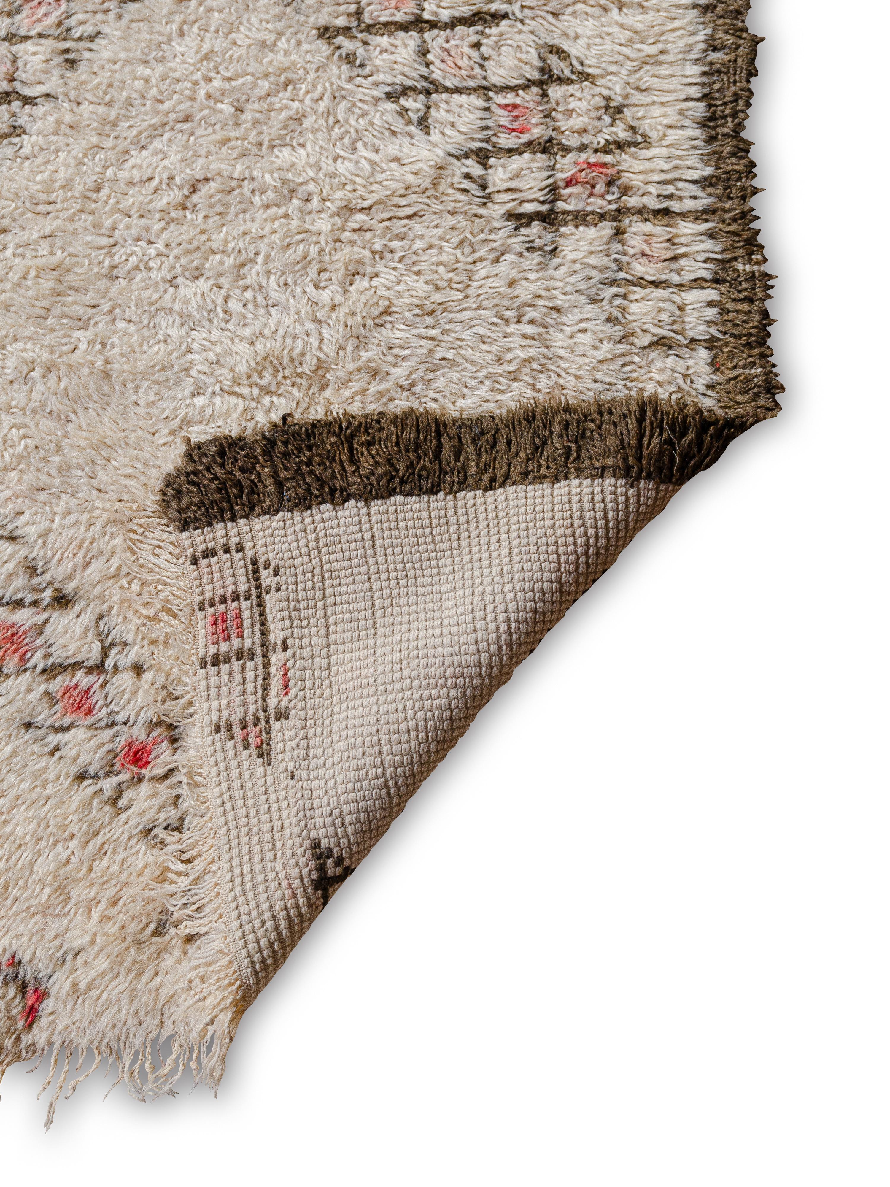 Hand-Woven Stunning neutral vintage Moroccan Marmoucha carpet curated by Breuckelen Berber For Sale