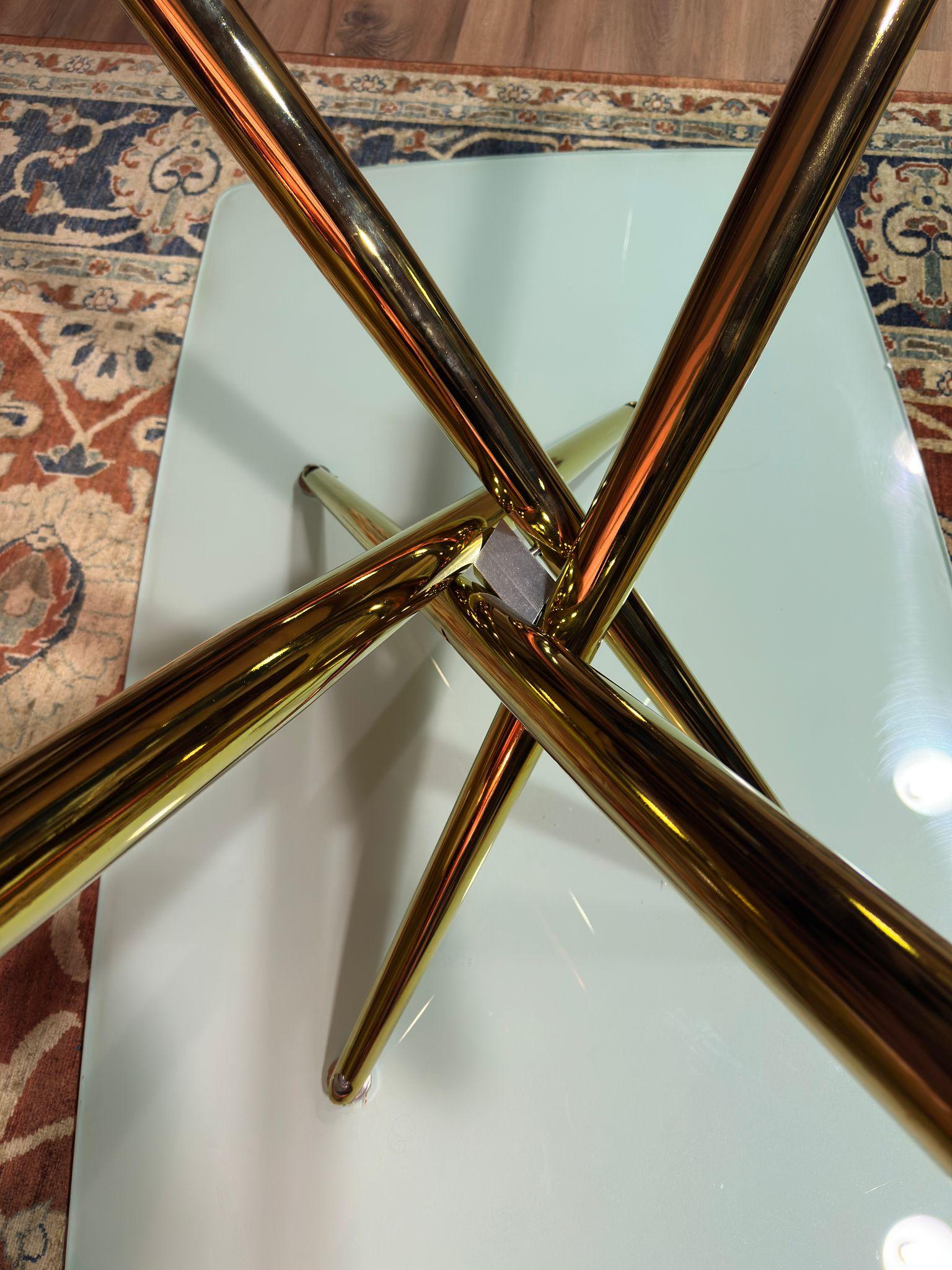 Superbe table italienne neuve avec plateau en verre et base en métal en vente 3