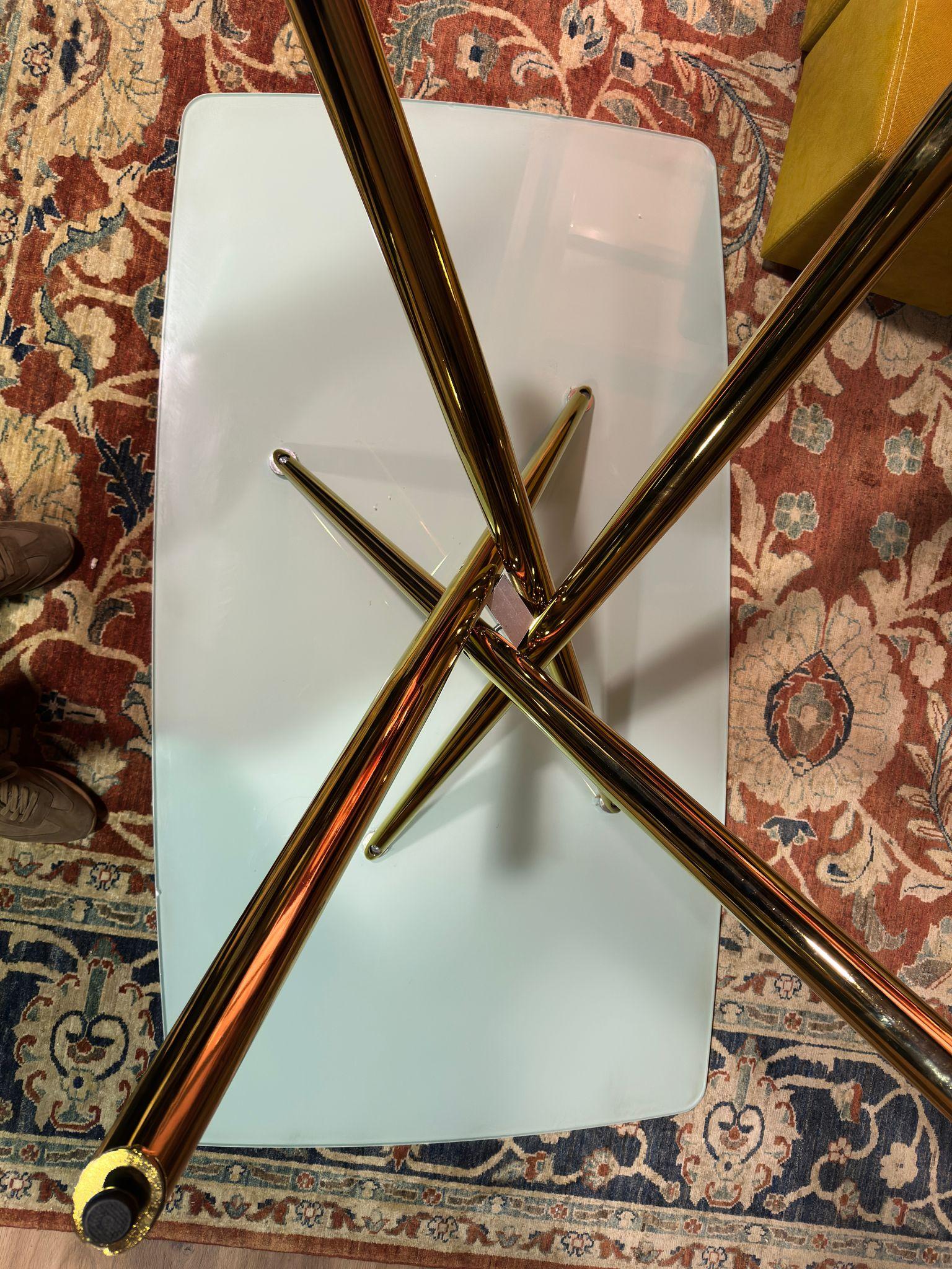 Superbe table italienne neuve avec plateau en verre et base en métal en vente 4