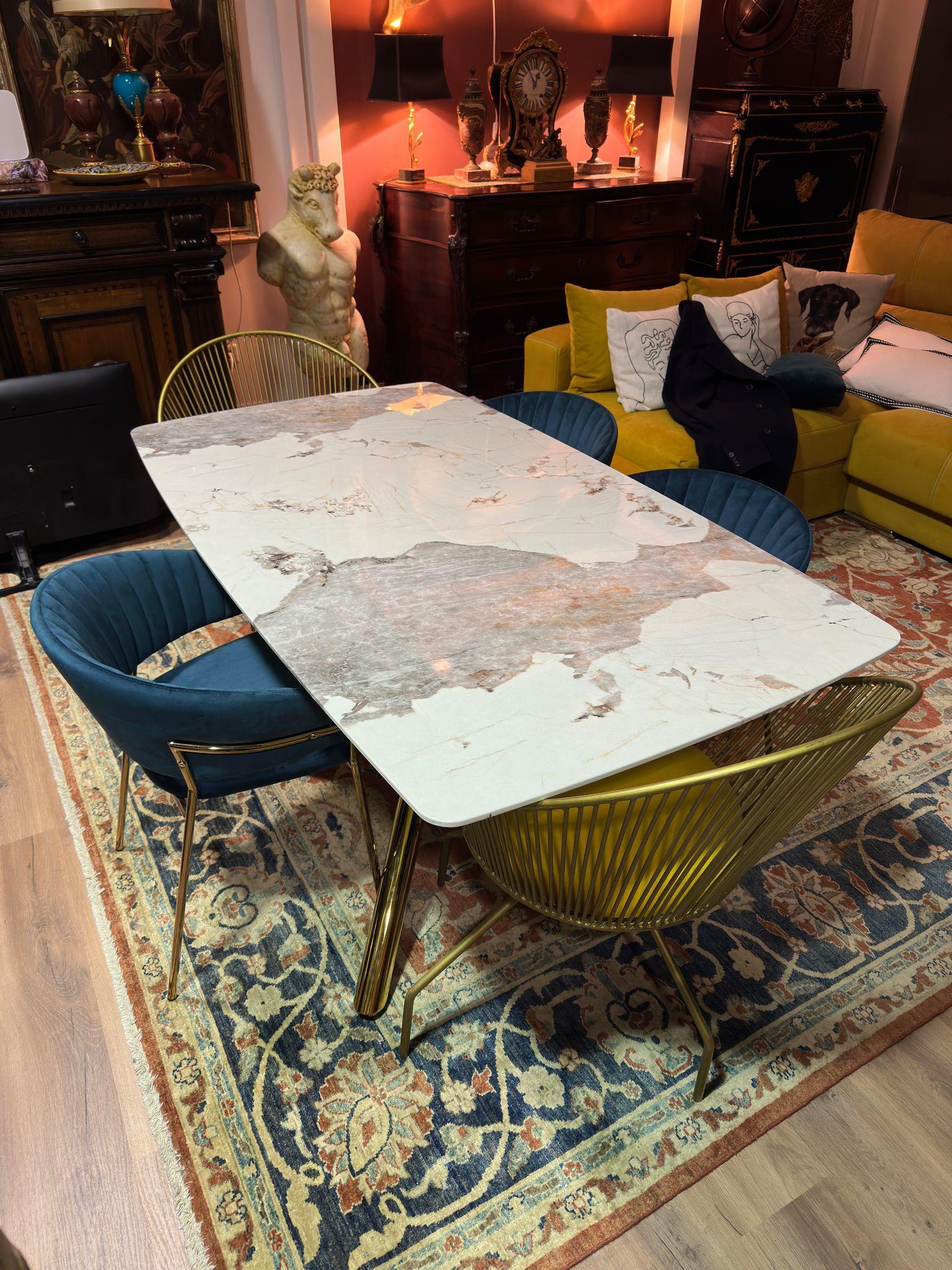 Fait main Superbe table italienne neuve avec plateau en verre et base en métal en vente
