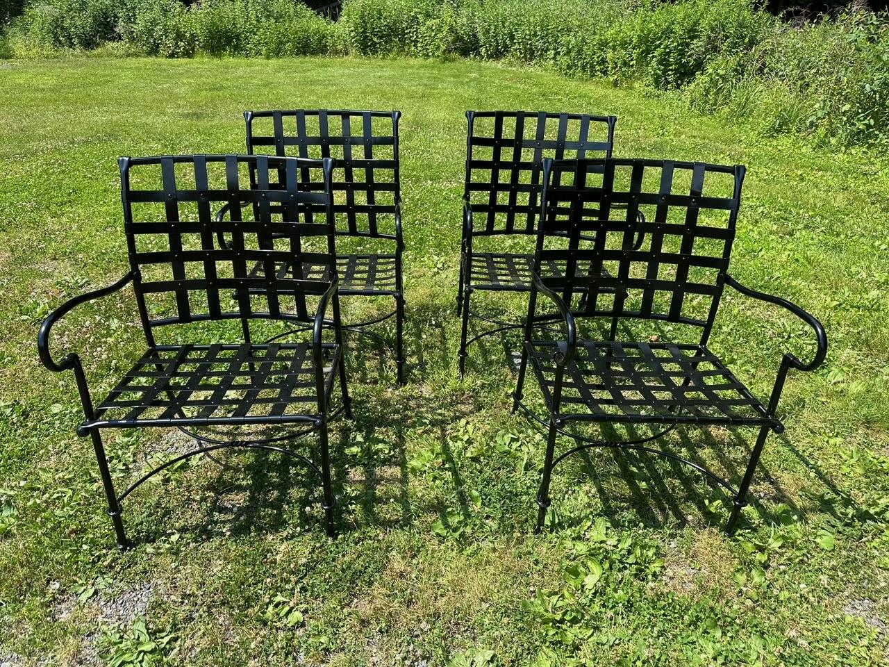 Impresionante Juego de Comedor para Patio Jordan Marrón Negro con Nuevo Recubrimiento de Polvo en Bueno estado para la venta en Hopewell, NJ