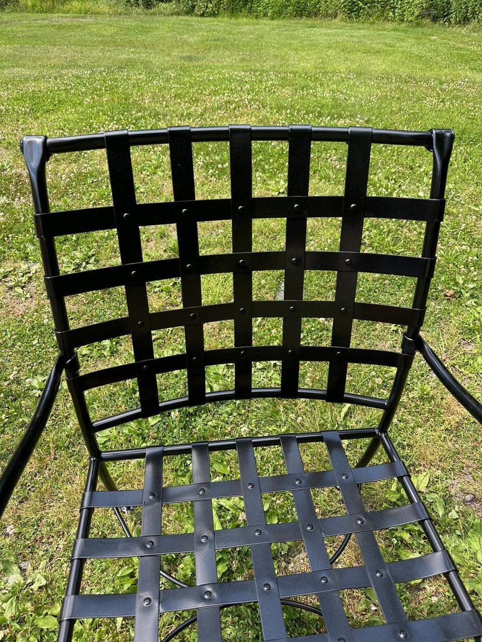 Impresionante Juego de Comedor para Patio Jordan Marrón Negro con Nuevo Recubrimiento de Polvo en venta 3