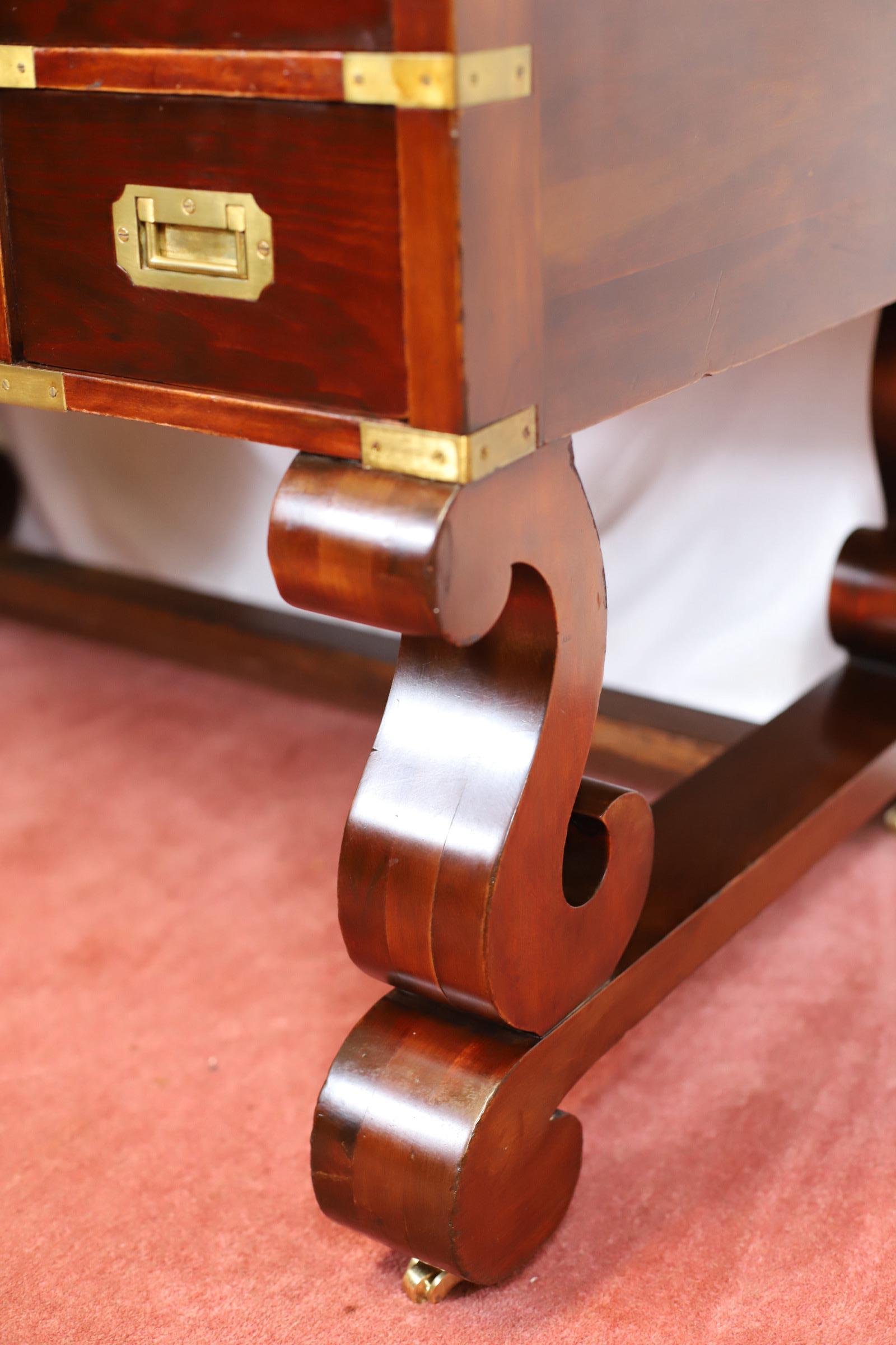 Stupefacente Oak Militare  Scrivania in stile Campaigner in vendita 12