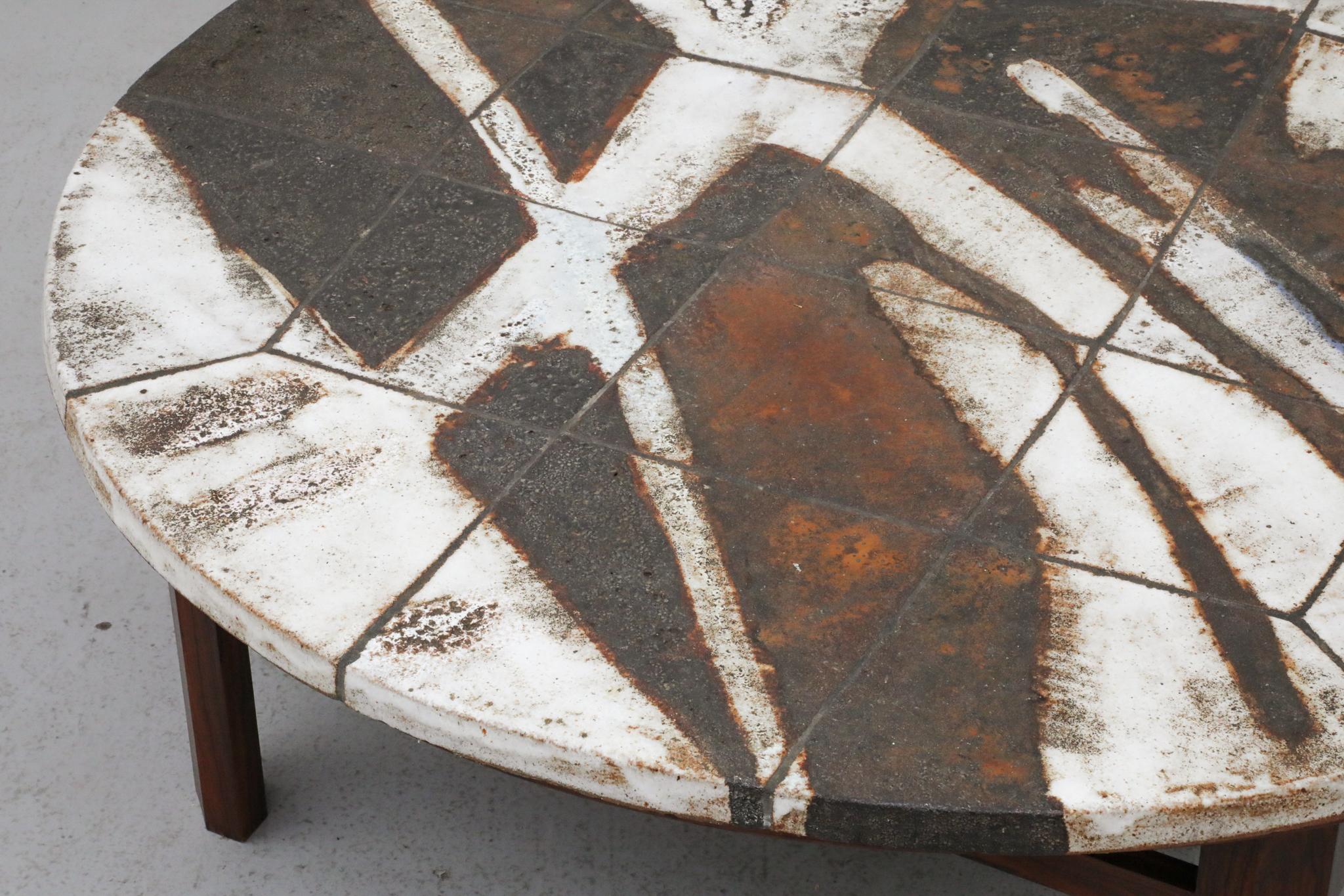 Stupendo tavolino rotondo in ceramica e palissandro di Ole Bjørn Krüger in vendita 4