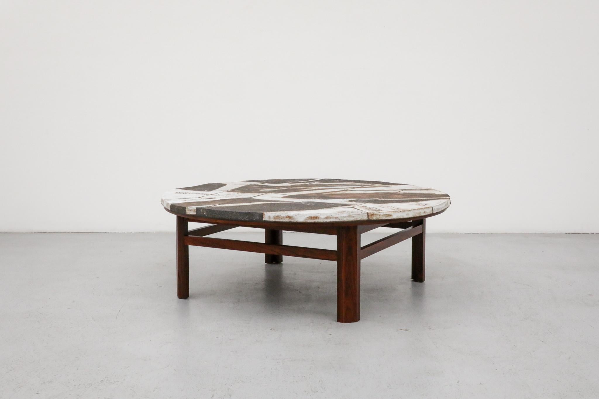 Danese Stupendo tavolino rotondo in ceramica e palissandro di Ole Bjørn Krüger in vendita