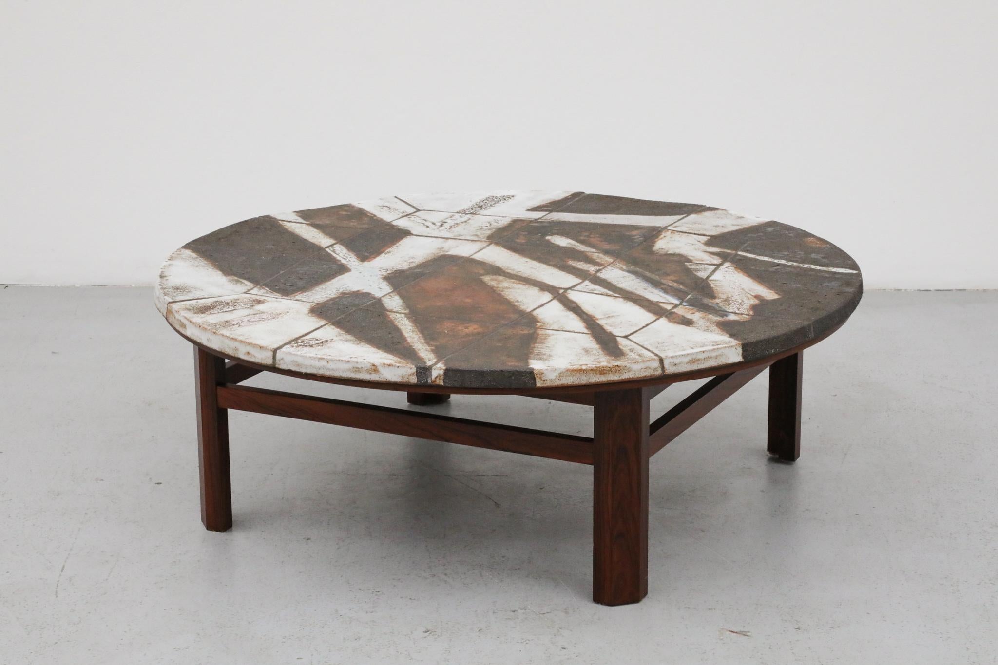 Stupendo tavolino rotondo in ceramica e palissandro di Ole Bjørn Krüger in vendita 1
