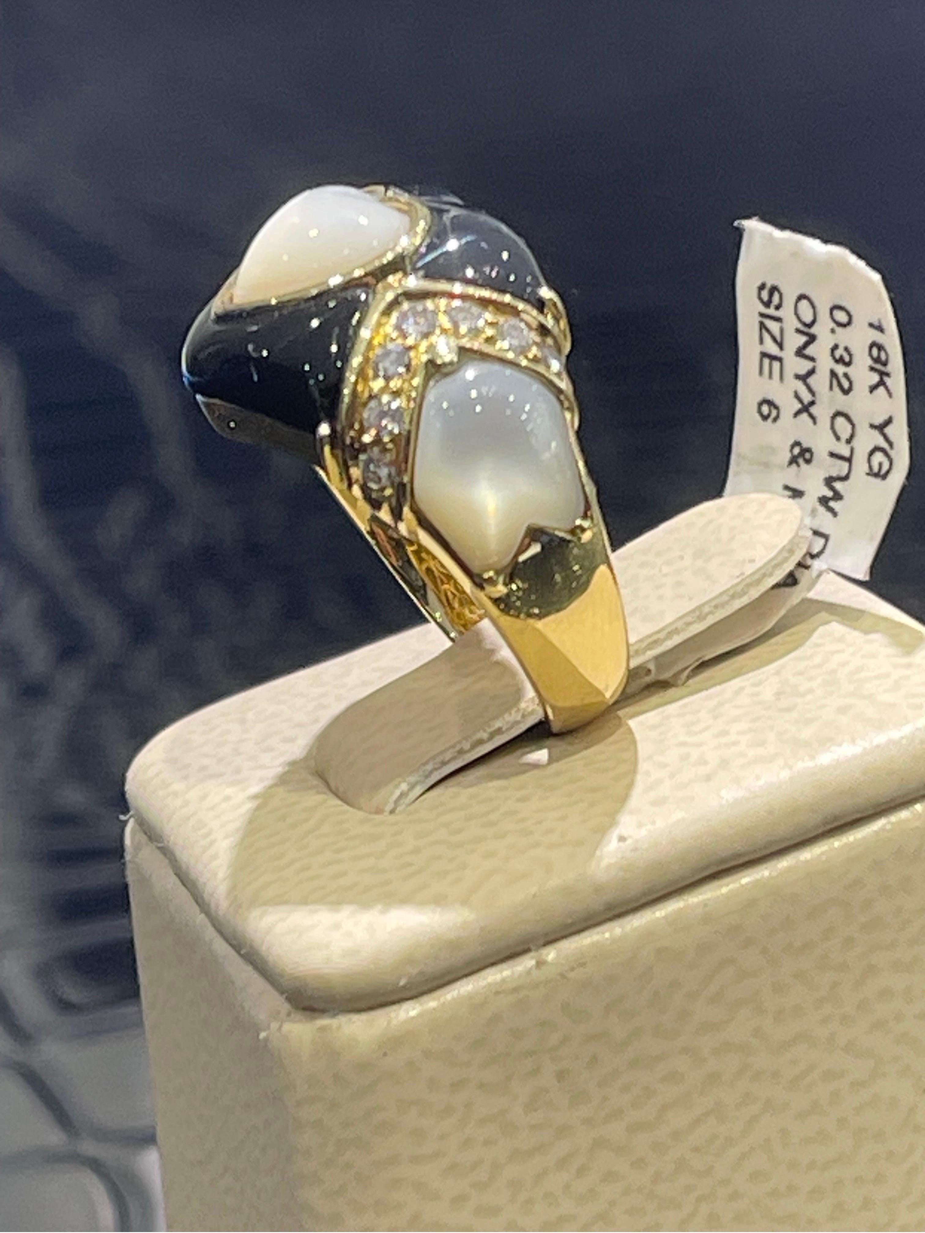 Stunning Onyx, Mother Of Pearl And Diamond Heart Ring In 18k In New Condition For Sale In Fort Lauderdale, FL