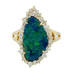 Stunning Opal and Diamond Ring in 18k Yellow Gold