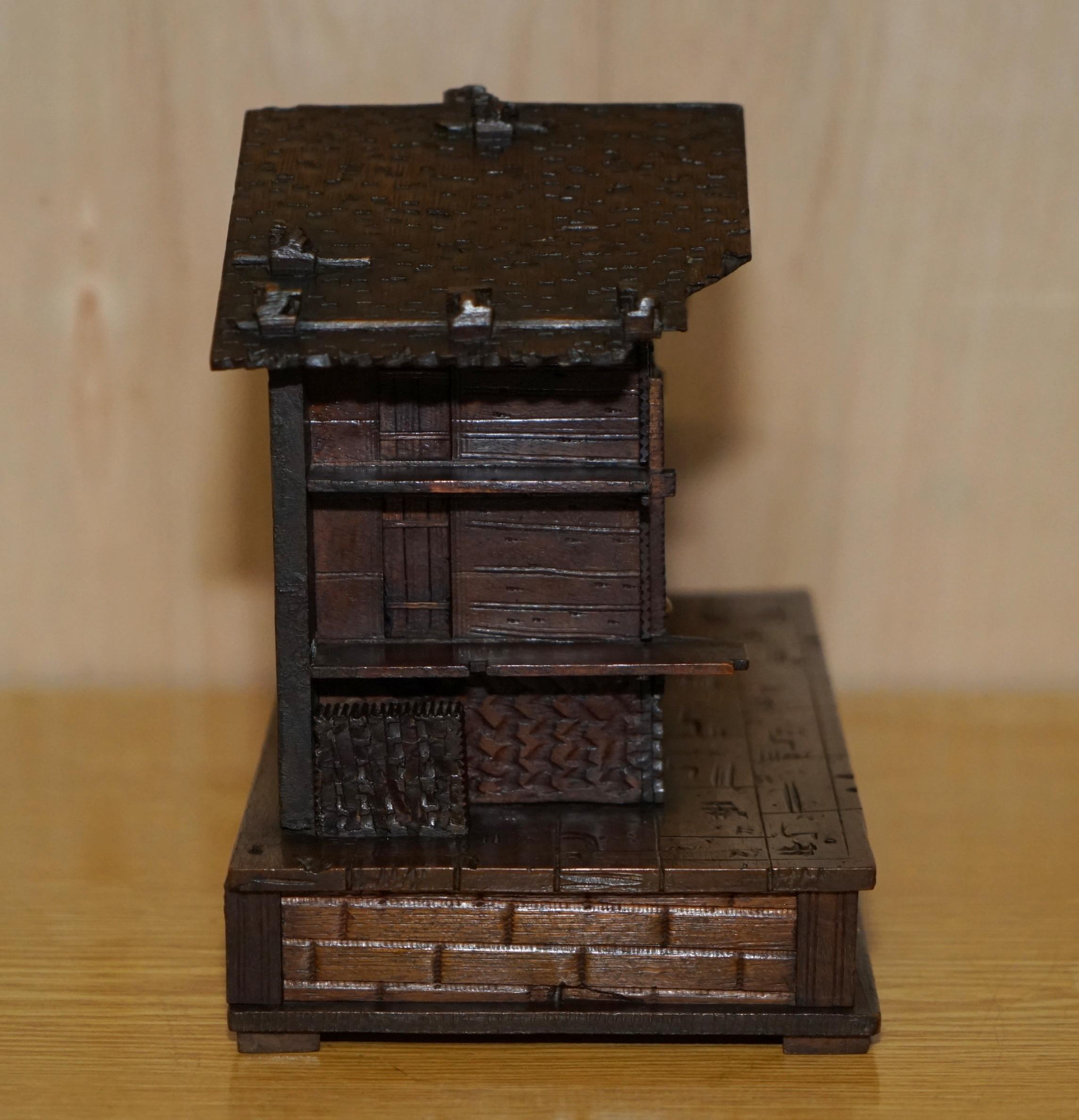 Impresionante Original Antiguo Tallado a Mano Black Forest Madera Caja Cigarro Humidor Casa en venta 1
