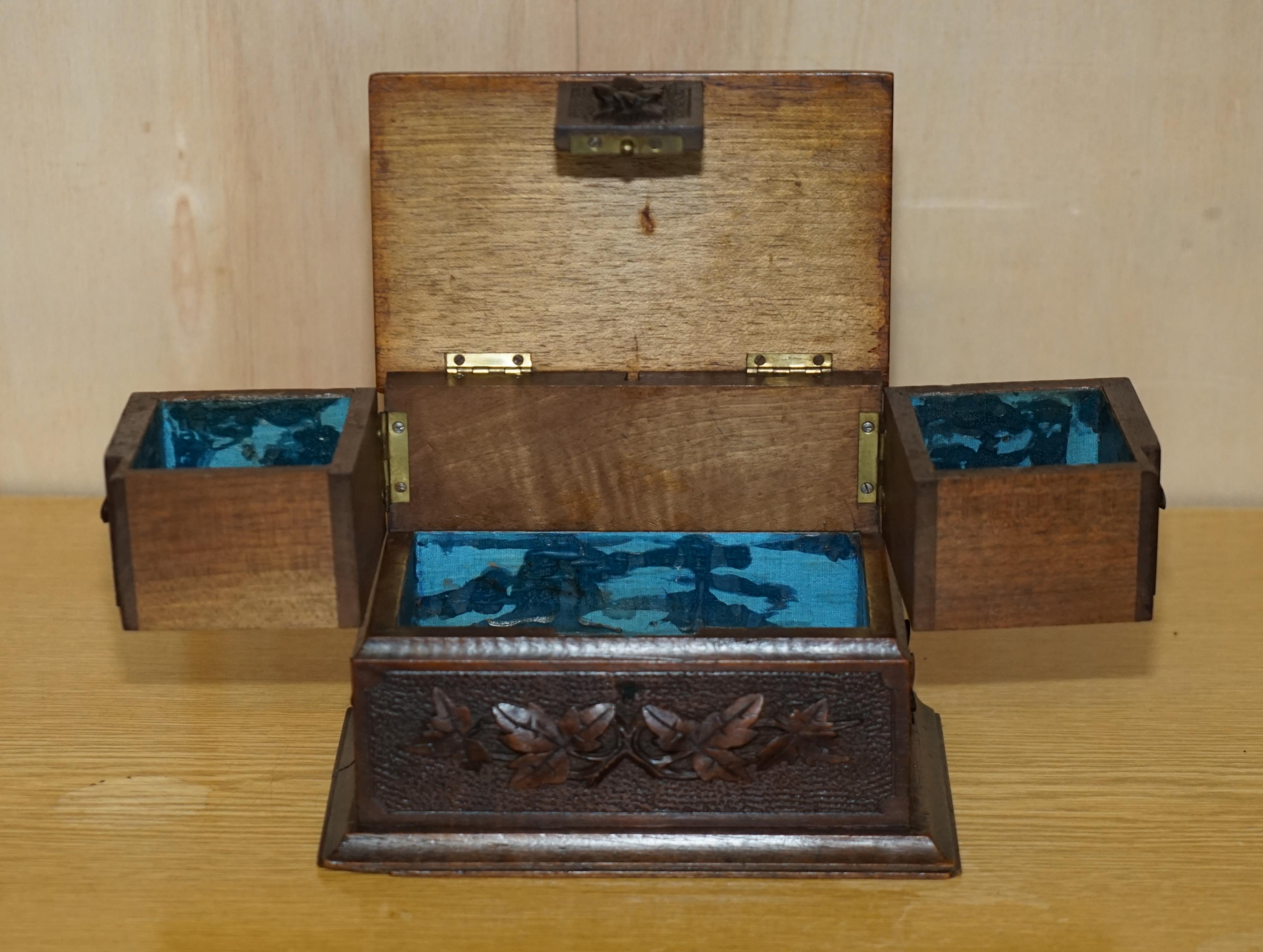 Boîte à bijoux antique originale en bois de la Forêt-Noire sculptée à la main en vente 10