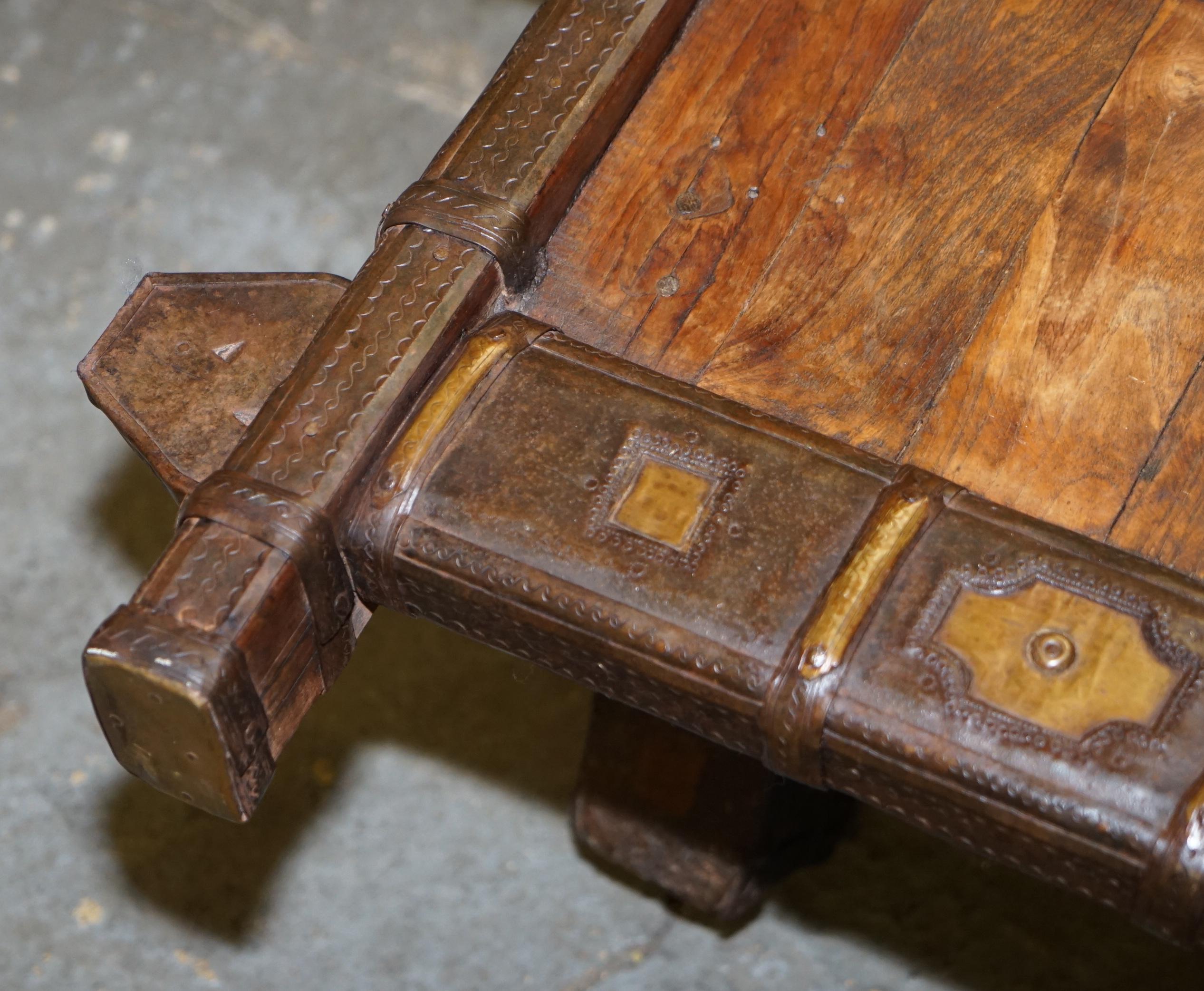 ANTIQUE TIBETAN CAMEL OR OX CART RECLAiMED WOOD & METAL BOUND COFFEE TABLE For Sale 3