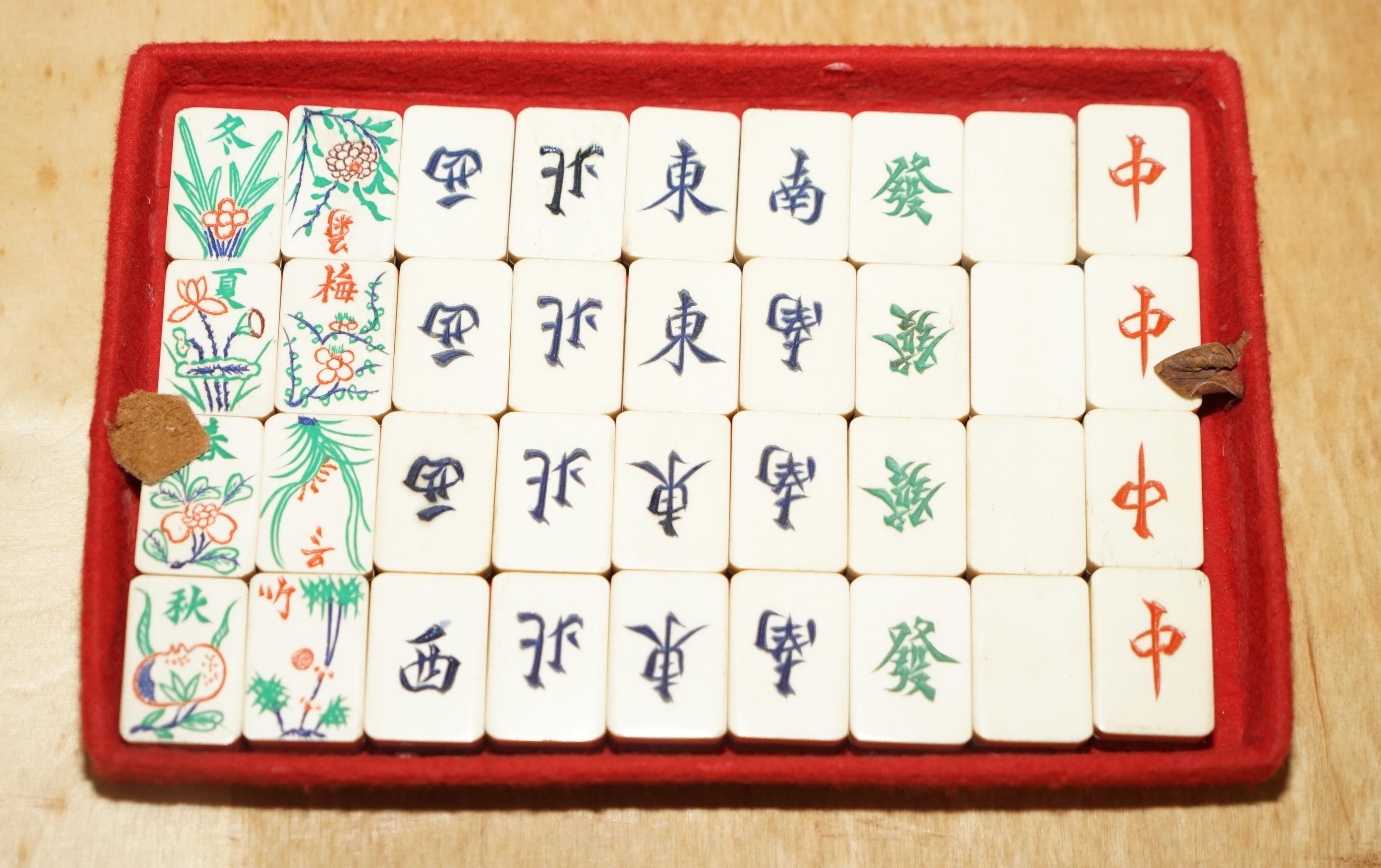Stunning Original Chinese circa 1900-1920 Mahjong Set Including Counters For Sale 1