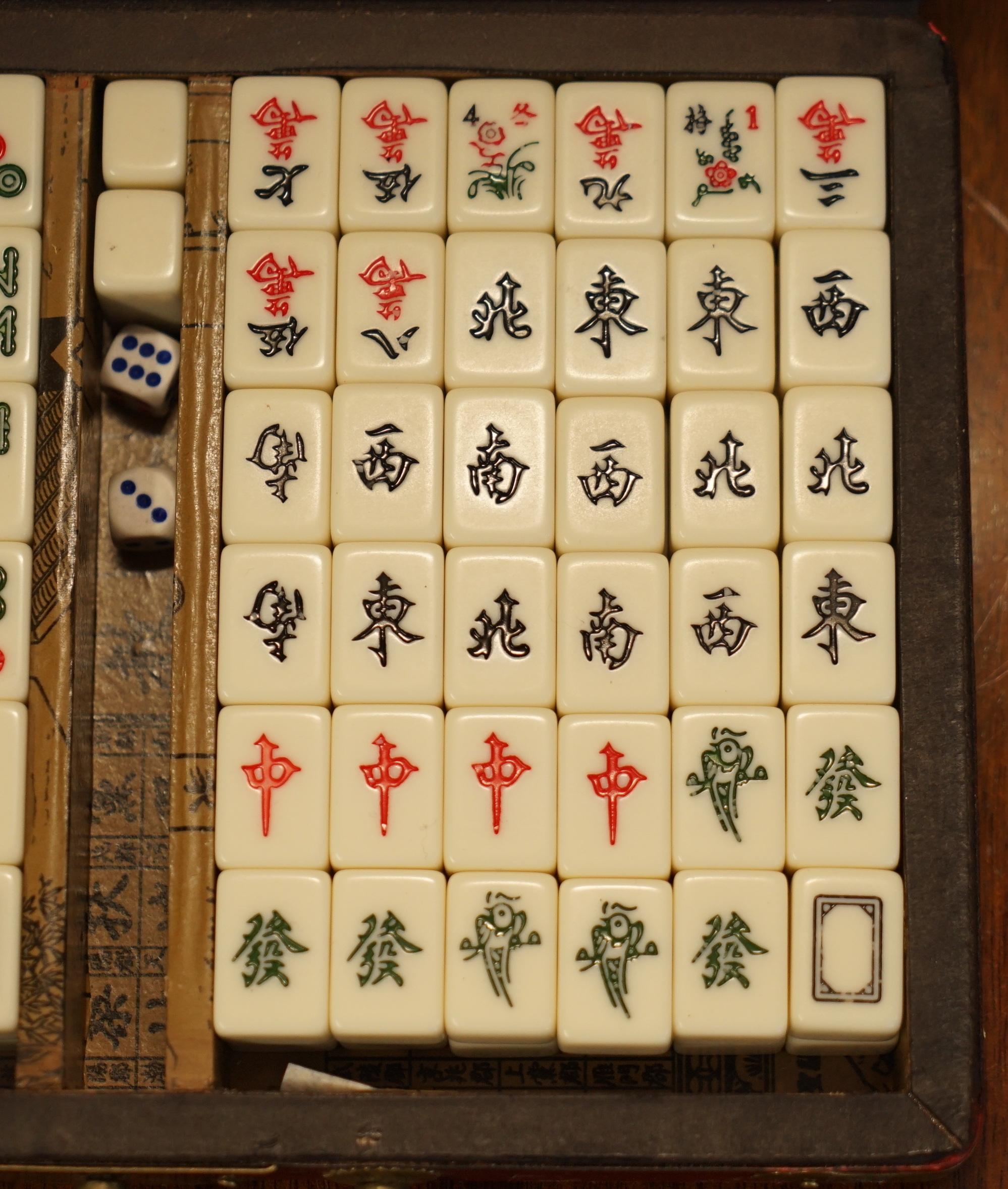 STUNNING ORIGINAL CHINESE CIRCA 1950's MAHJONG SET INCLUDING DICE 6