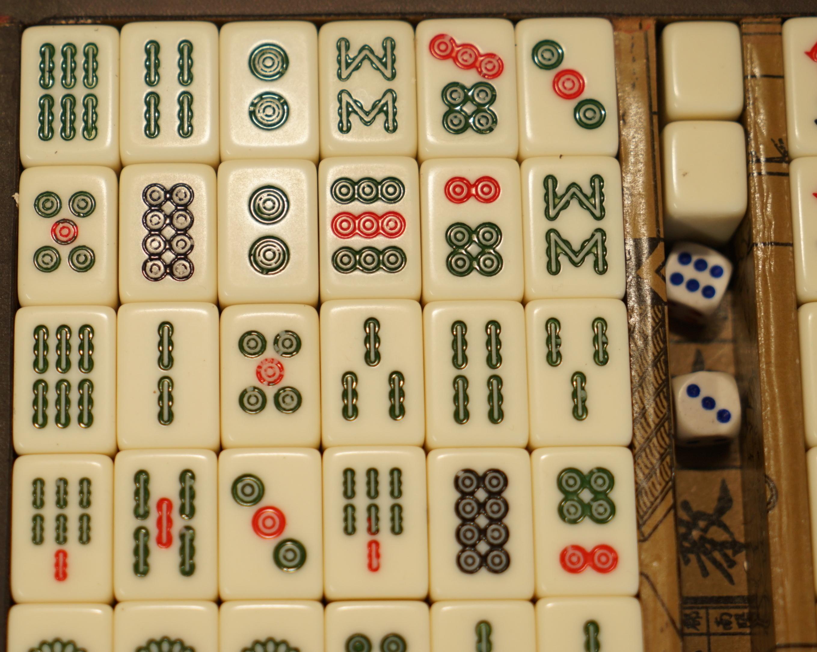 STUNNING ORIGINAL CHINESE CIRCA 1950's MAHJONG SET INCLUDING DICE 7