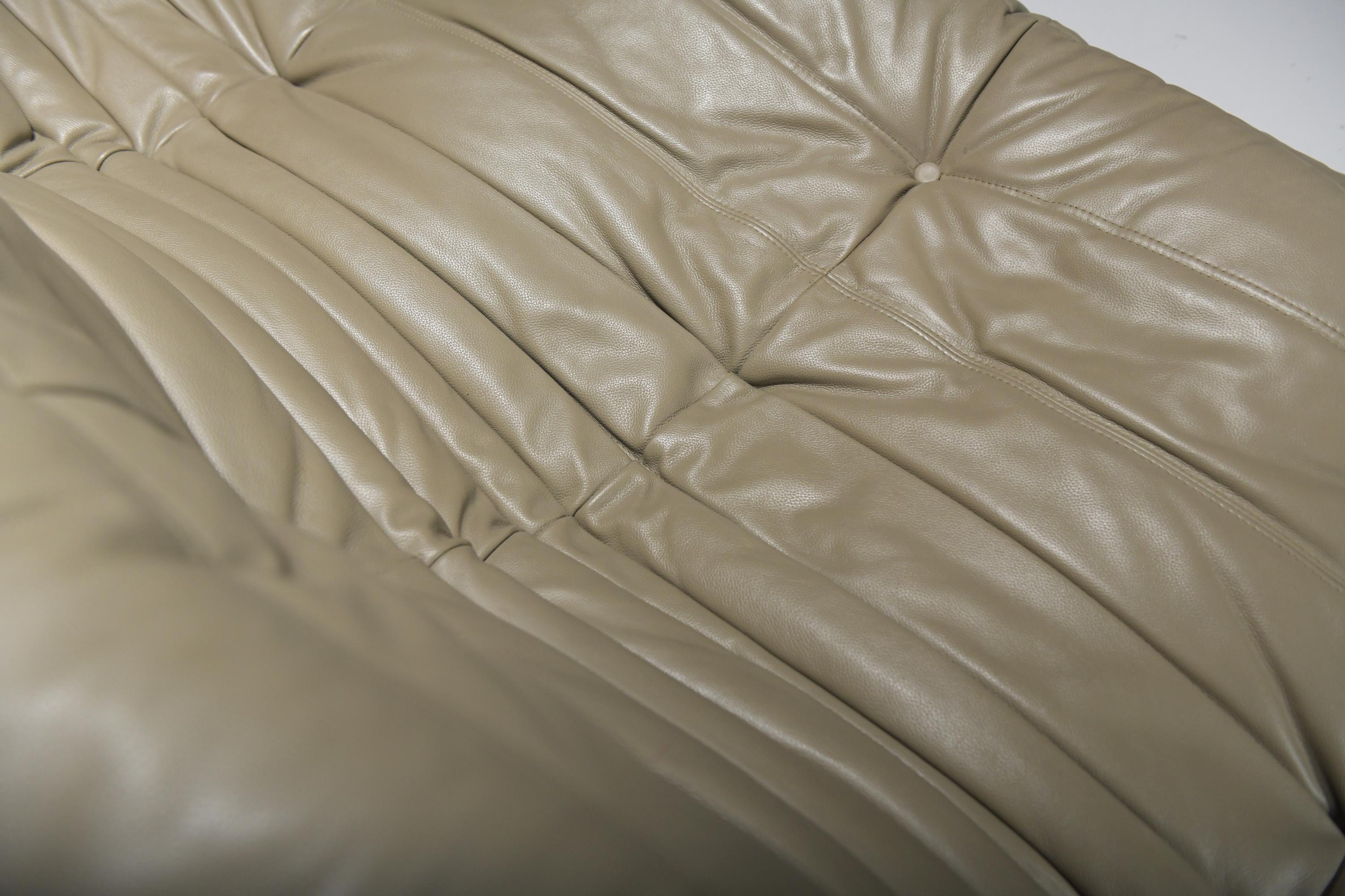 Stunning, original Togo (2011) in khaki leather by Michel Ducaroy - Ligne Roset 4