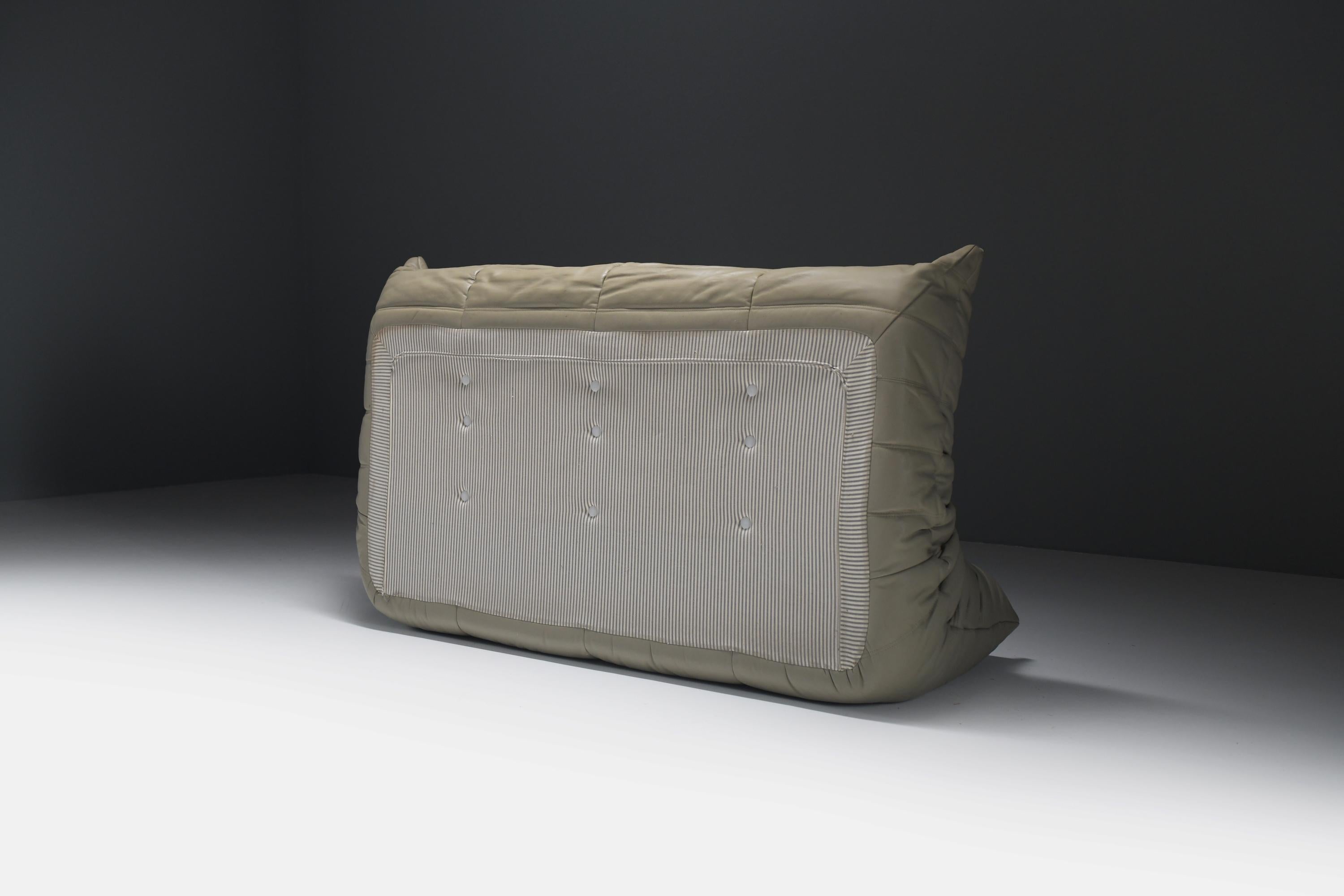 Stunning, original Togo (2011) in khaki leather by Michel Ducaroy - Ligne Roset 12