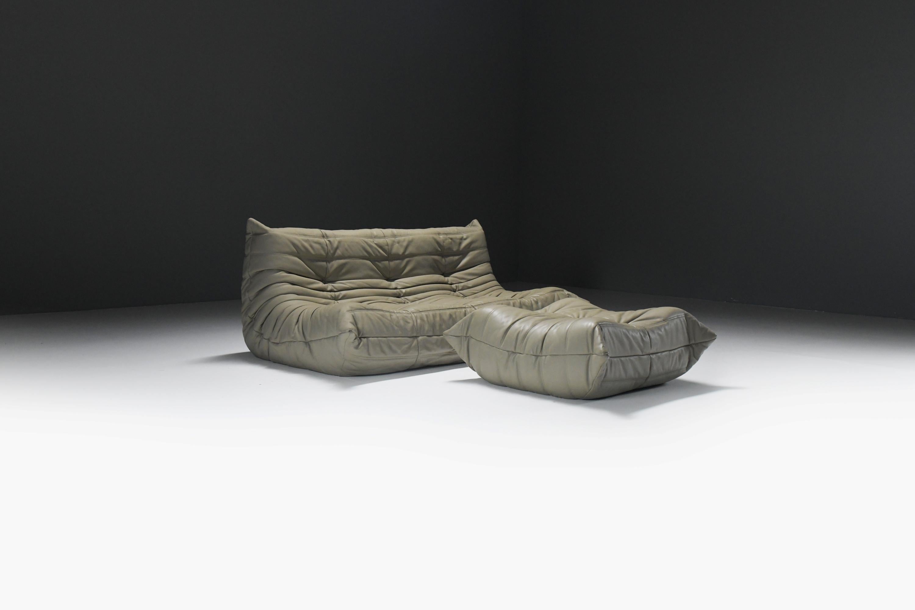 Mid-Century Modern Stunning, original Togo (2011) in khaki leather by Michel Ducaroy - Ligne Roset