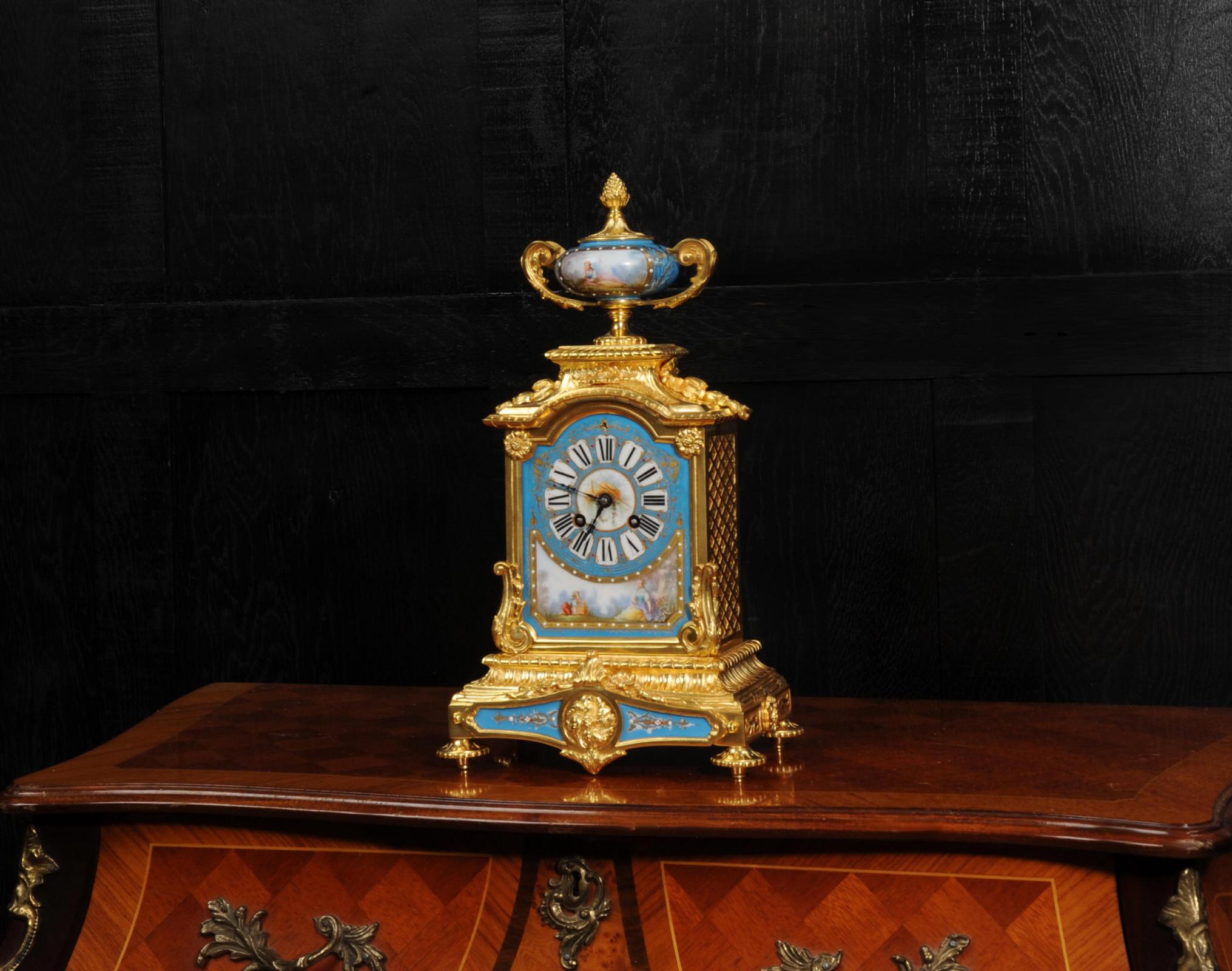 Impresionante Reloj de Ormolu y Porcelana de Sevres Boudoir Antique French Luis XVI en venta