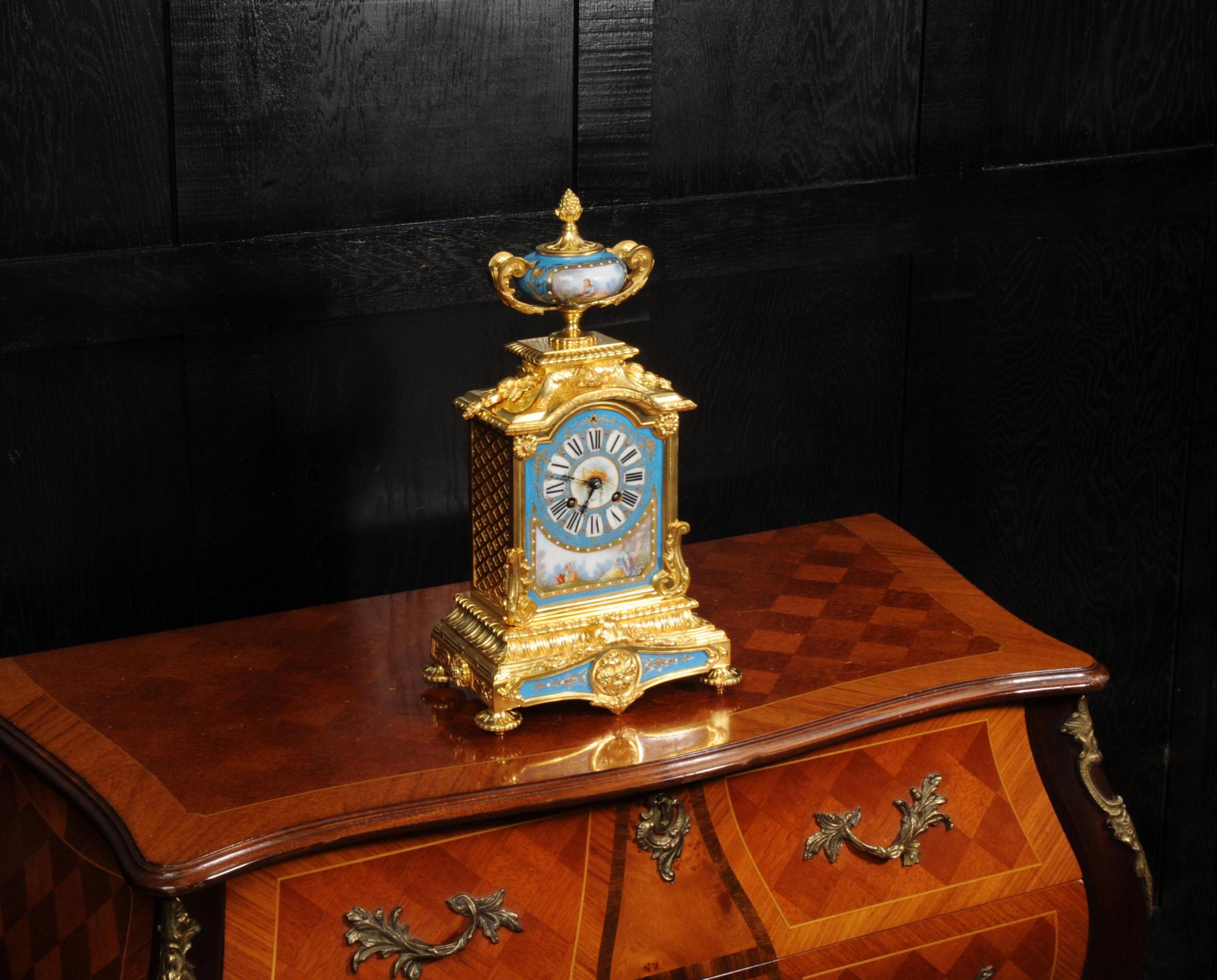 Impresionante Reloj de Ormolu y Porcelana de Sevres Boudoir Antique French en Bueno estado para la venta en Belper, Derbyshire