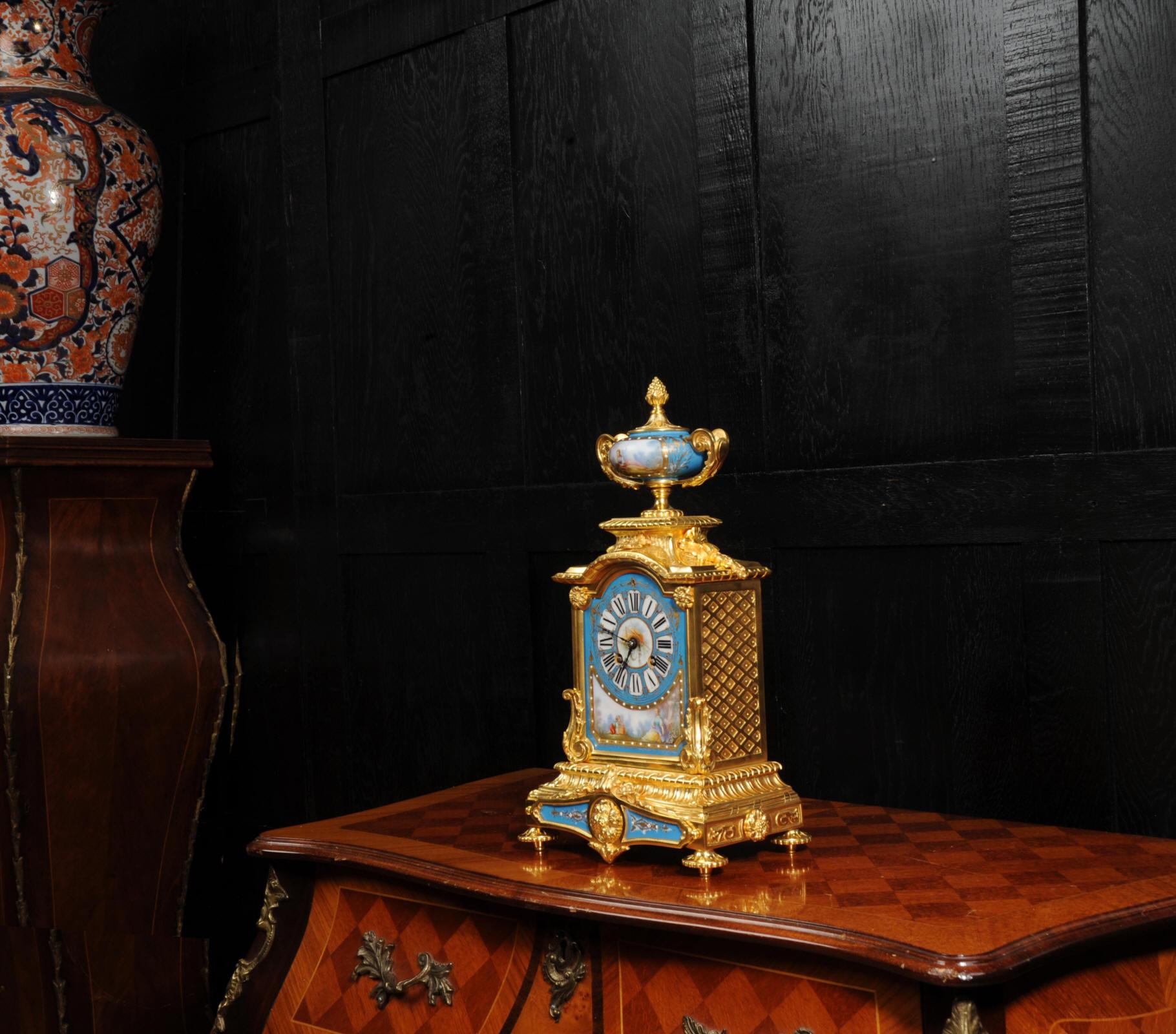 Impresionante Reloj de Ormolu y Porcelana de Sevres Boudoir Antique French siglo XIX en venta