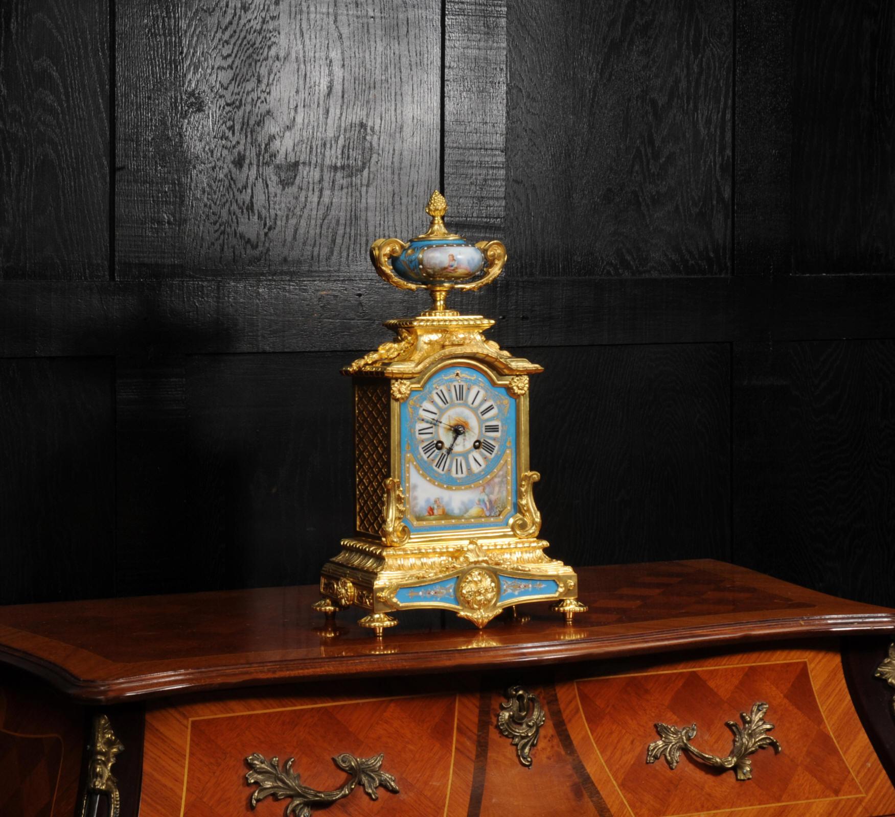 Impresionante Reloj de Ormolu y Porcelana de Sevres Boudoir Antique French en venta 3