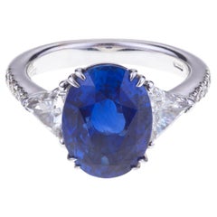 Stunning Oval Blue Sapphires Ring ct. 5.90 Cert. with Diamonds. Unique Storage