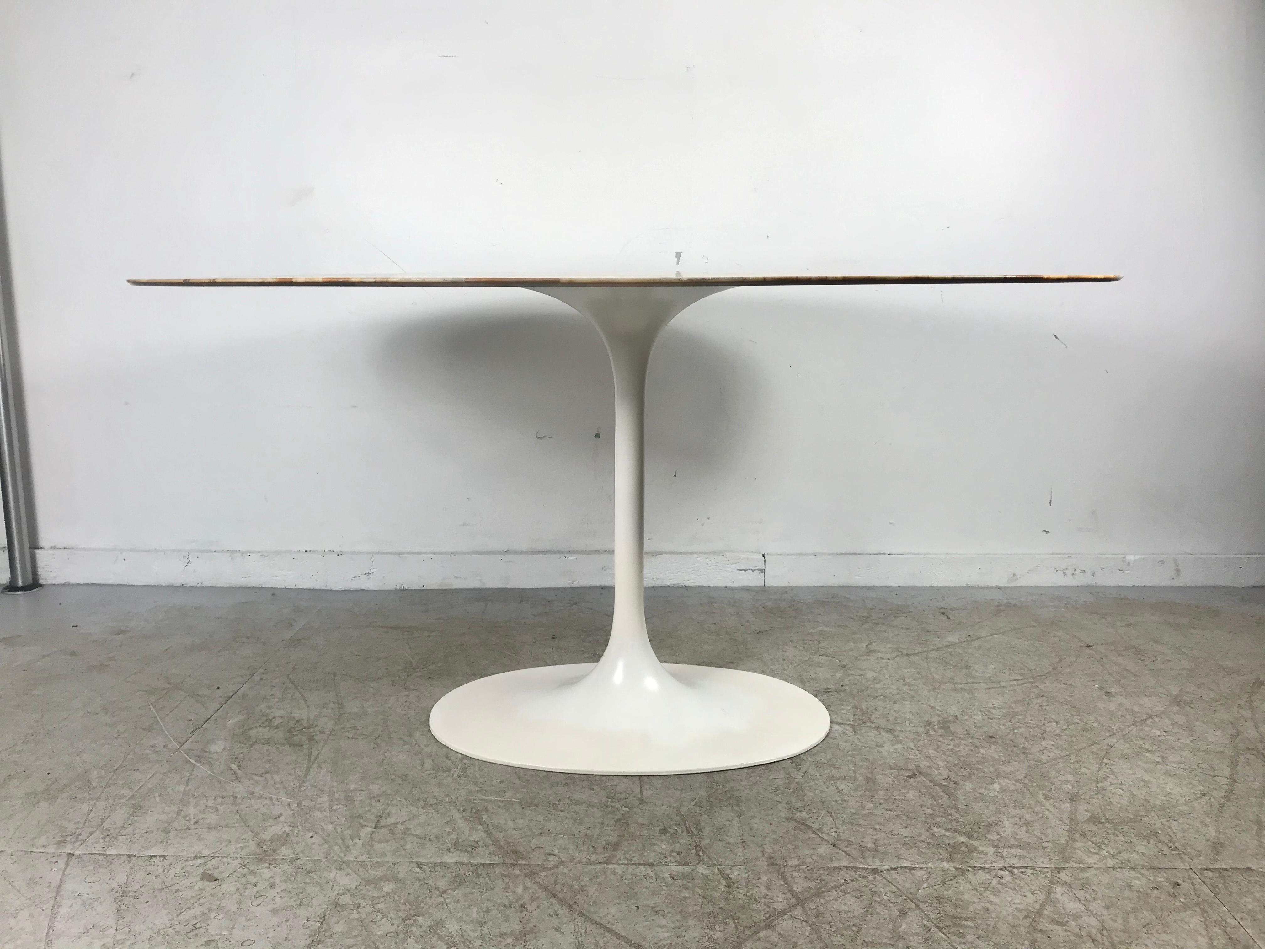 Stunning oval patchwork marble pedestal dining table. Mid-Century Modern design, reminiscent of Classic tulip tables designed by Eero Saarinen for Knoll, amazing patchwork marble top in cream, beige carmel tones, classic oval tulip powder coated