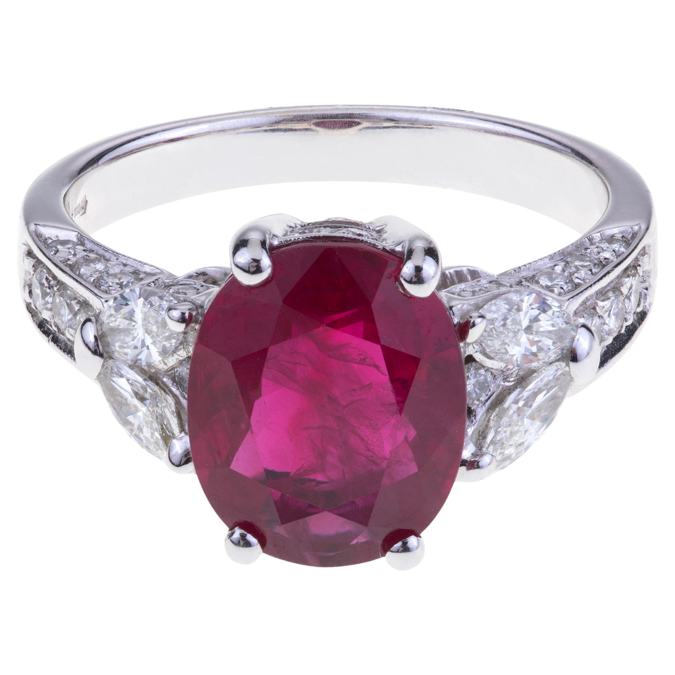 Stunning Oval Ruby Ring ct. 4.10 with Diamonds. Unique Stone. For Sale