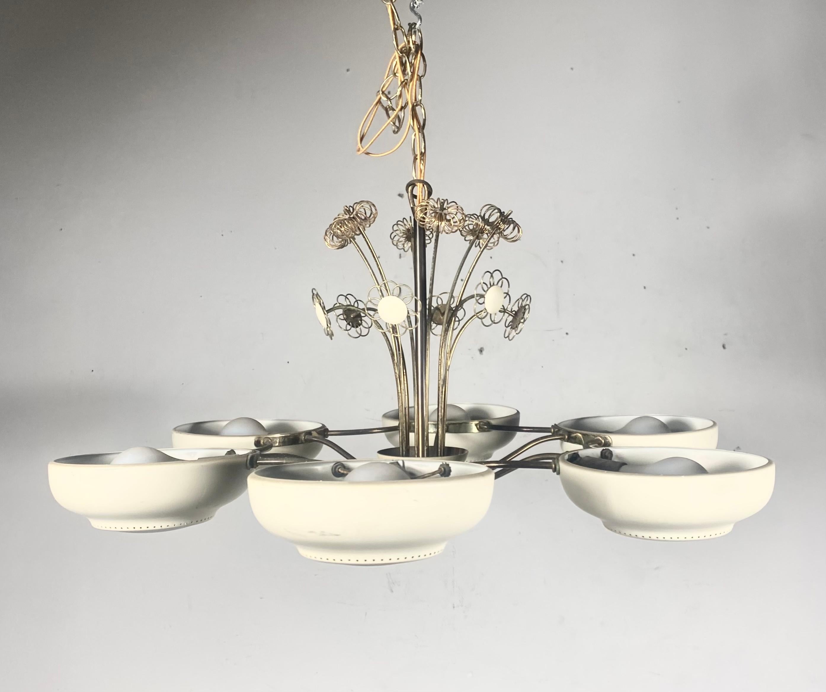 Stunning Paavo Tynell Attributed Chandelier by Lightolier In Good Condition For Sale In Buffalo, NY