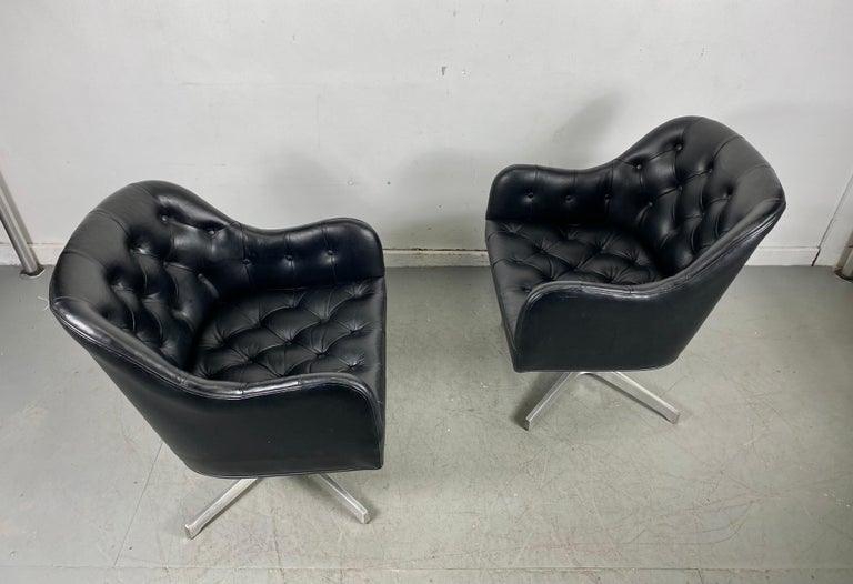 Stunning pair of black button tufted leather swivel chairs by Jens Risom for marble, Classic Mid-Century Modern design, self balancing swivel mechanism bringing chairs back to position, retain original Marble Imperal label, extremely comfortable,