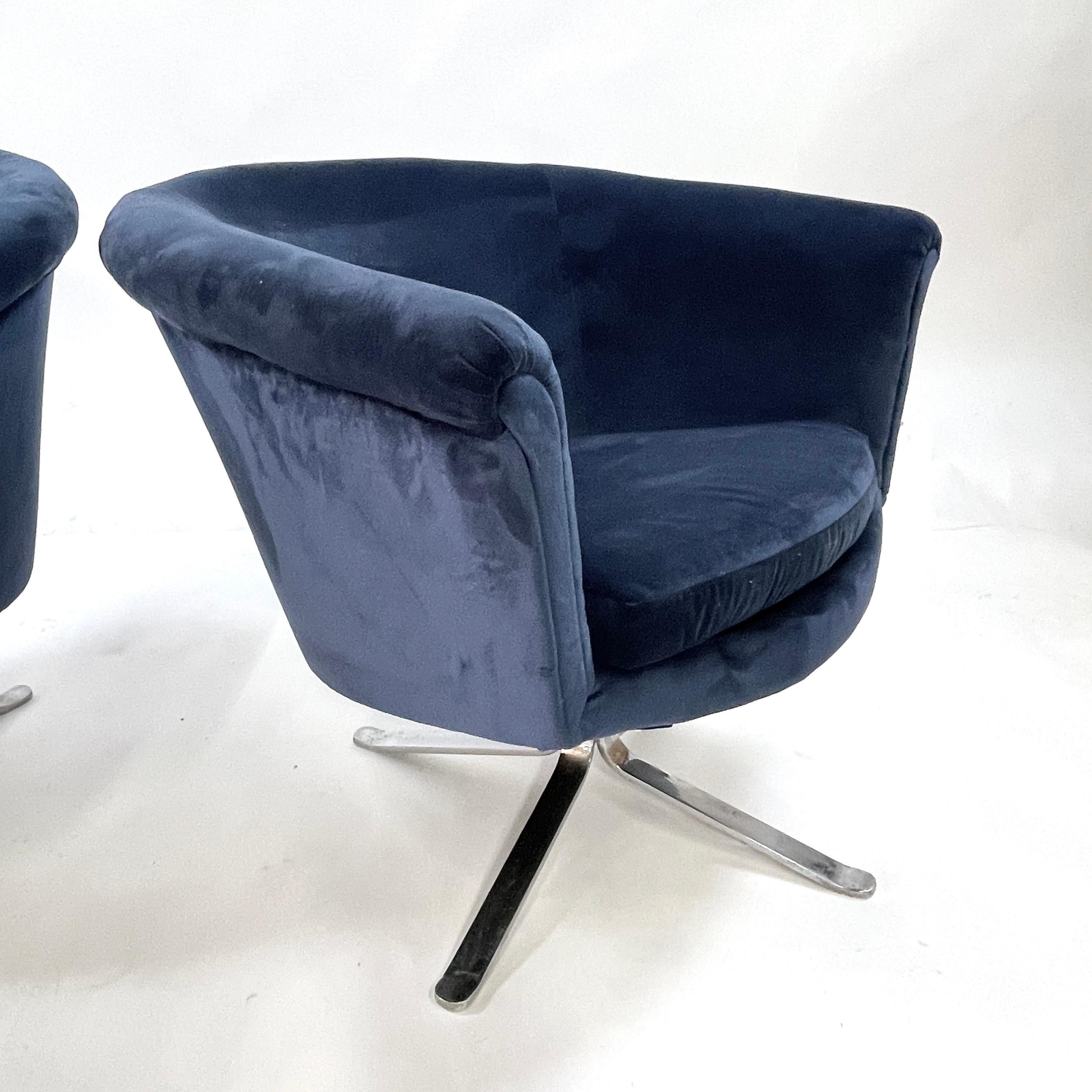 Stunning Pair Blue Velvet Flat Bar Nicos Zorophos Swivel Chairs w.Steel X-Base For Sale 4