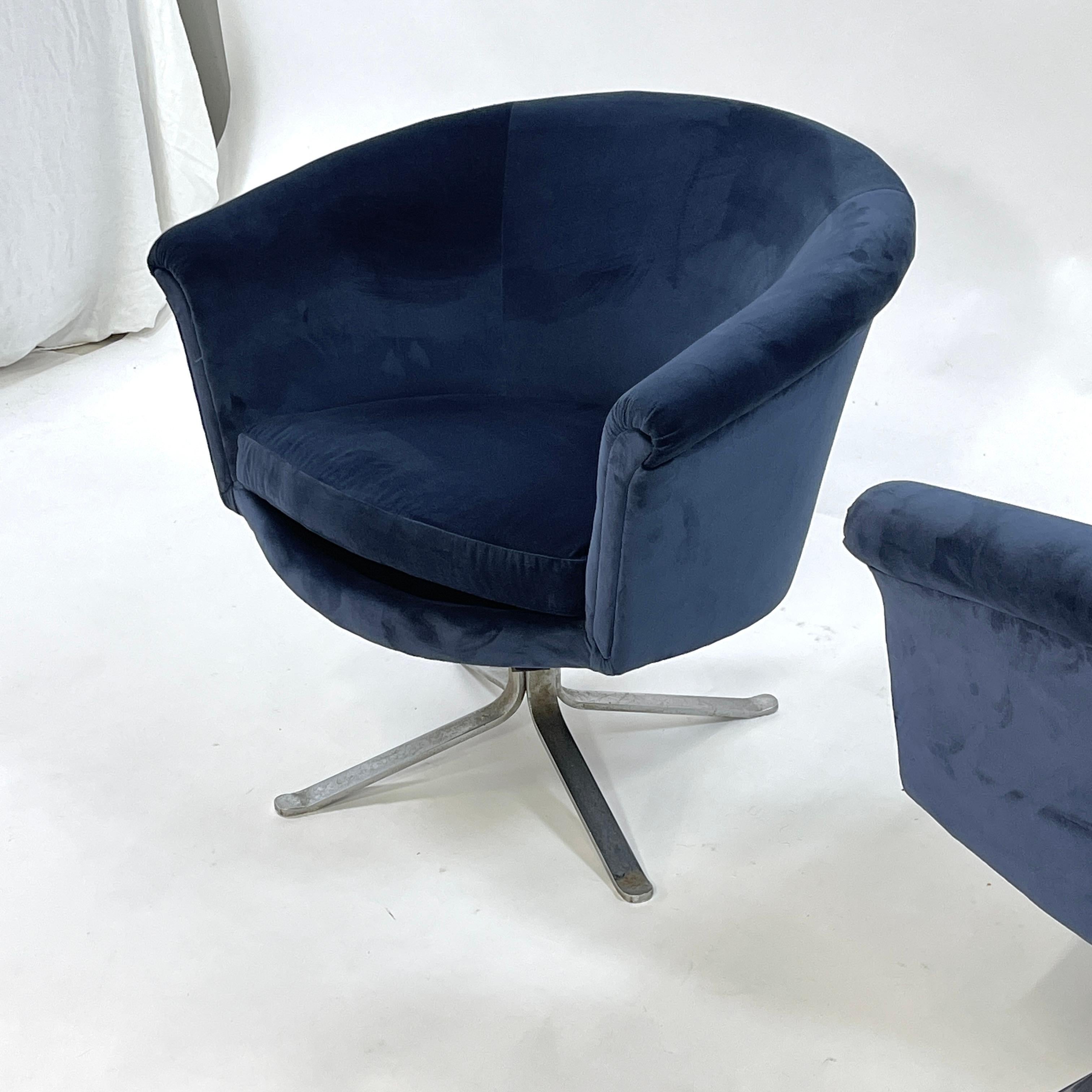 Stunning Pair Blue Velvet Flat Bar Nicos Zorophos Swivel Chairs w.Steel X-Base For Sale 6