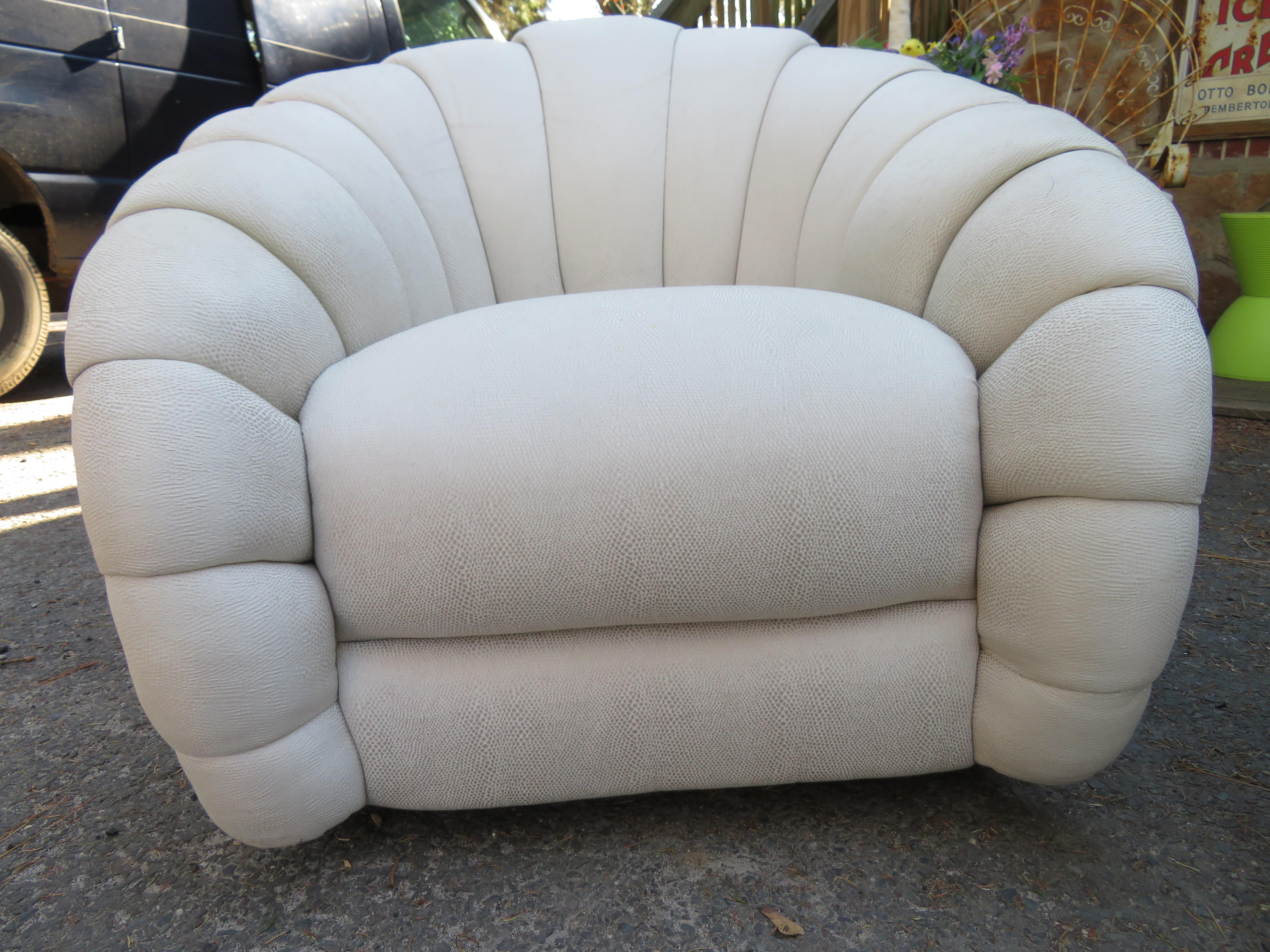 Stunning Pair of Directional Croissant Swivel Lounge Chair Mid-Century In Good Condition For Sale In Pemberton, NJ