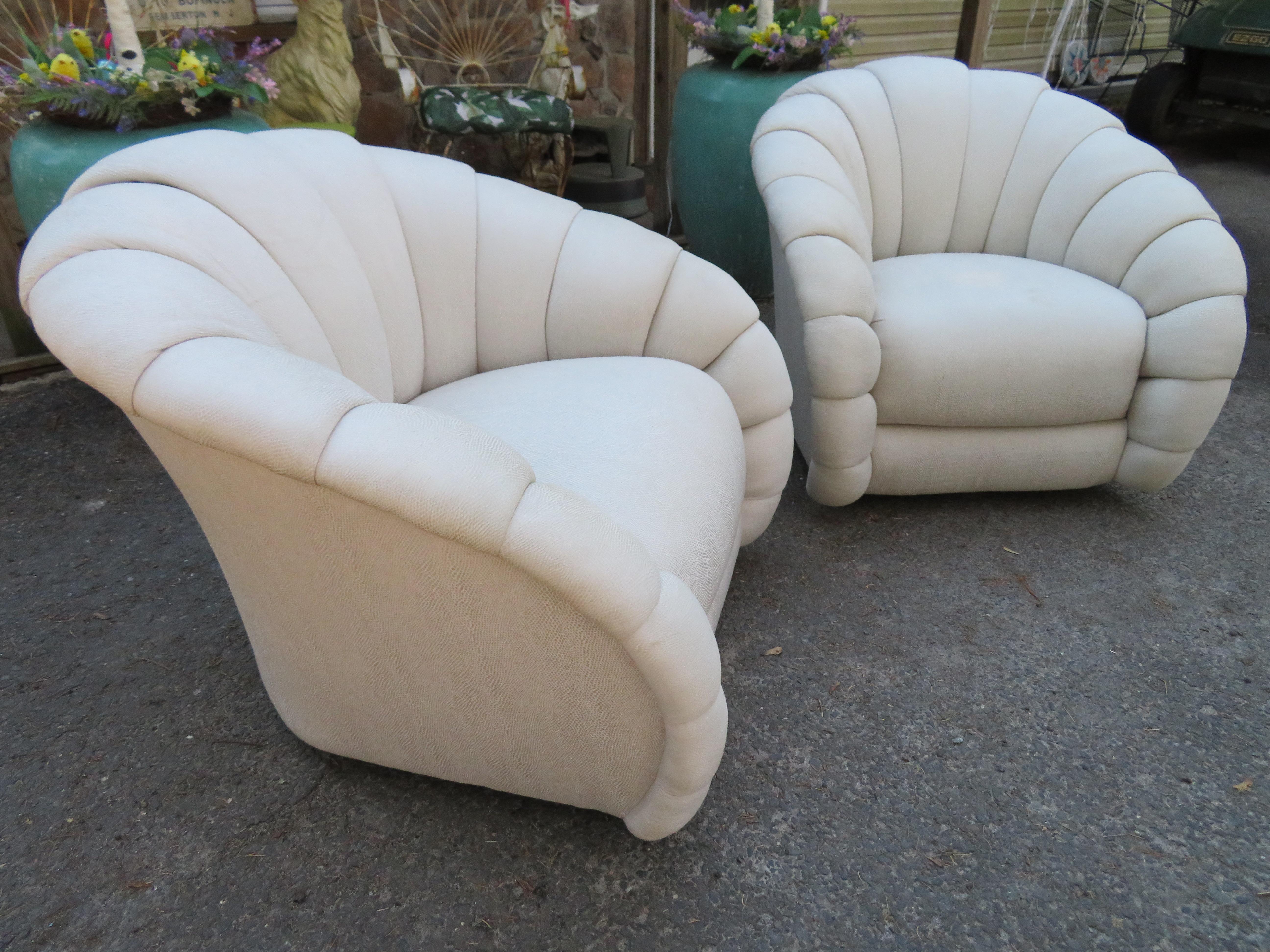 Late 20th Century Stunning Pair of Directional Croissant Swivel Lounge Chair Mid-Century For Sale