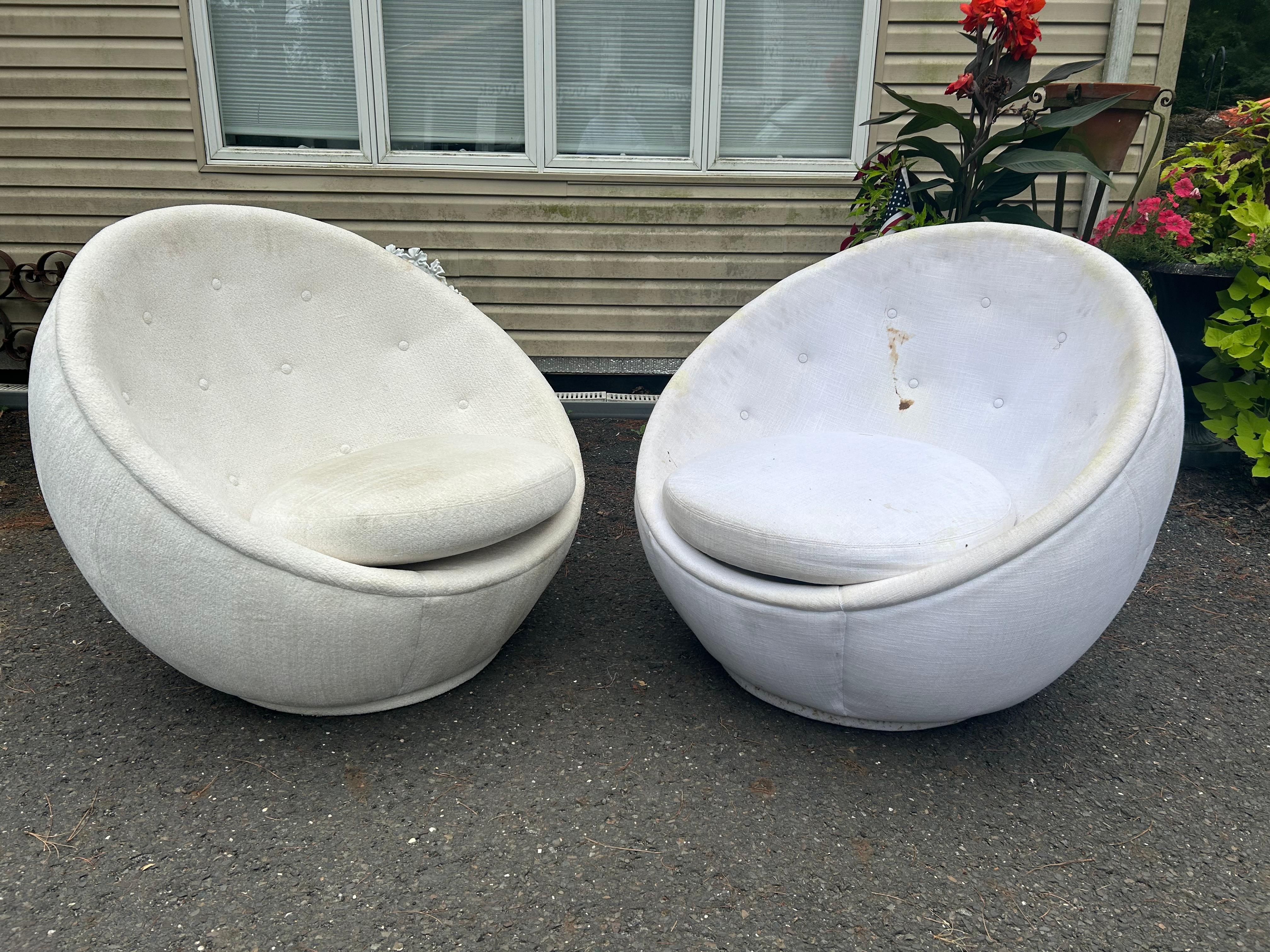 Atemberaubendes Paar Drehstühle „Egg“ von Milo Baughman für Thayer Coggin, Paar im Angebot 3