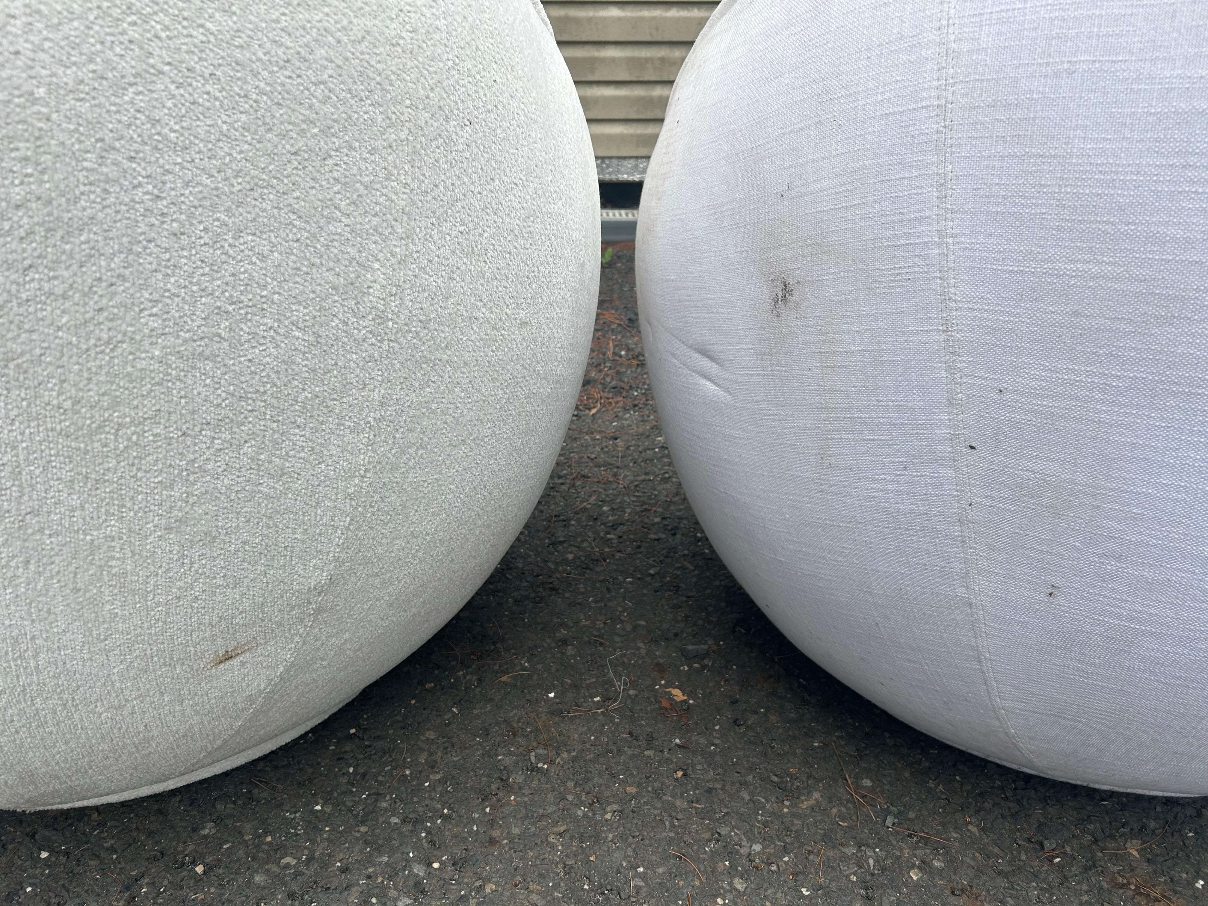 Atemberaubendes Paar Drehstühle „Egg“ von Milo Baughman für Thayer Coggin, Paar (Ende des 20. Jahrhunderts) im Angebot