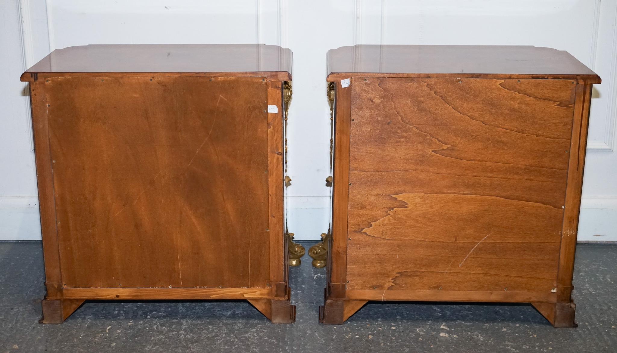 STUNNING PAIR FRENCH EMPIRE STYLE GOLD DETAILED BURR WALNUT BEDSIDES NiGHTSTANDS For Sale 3