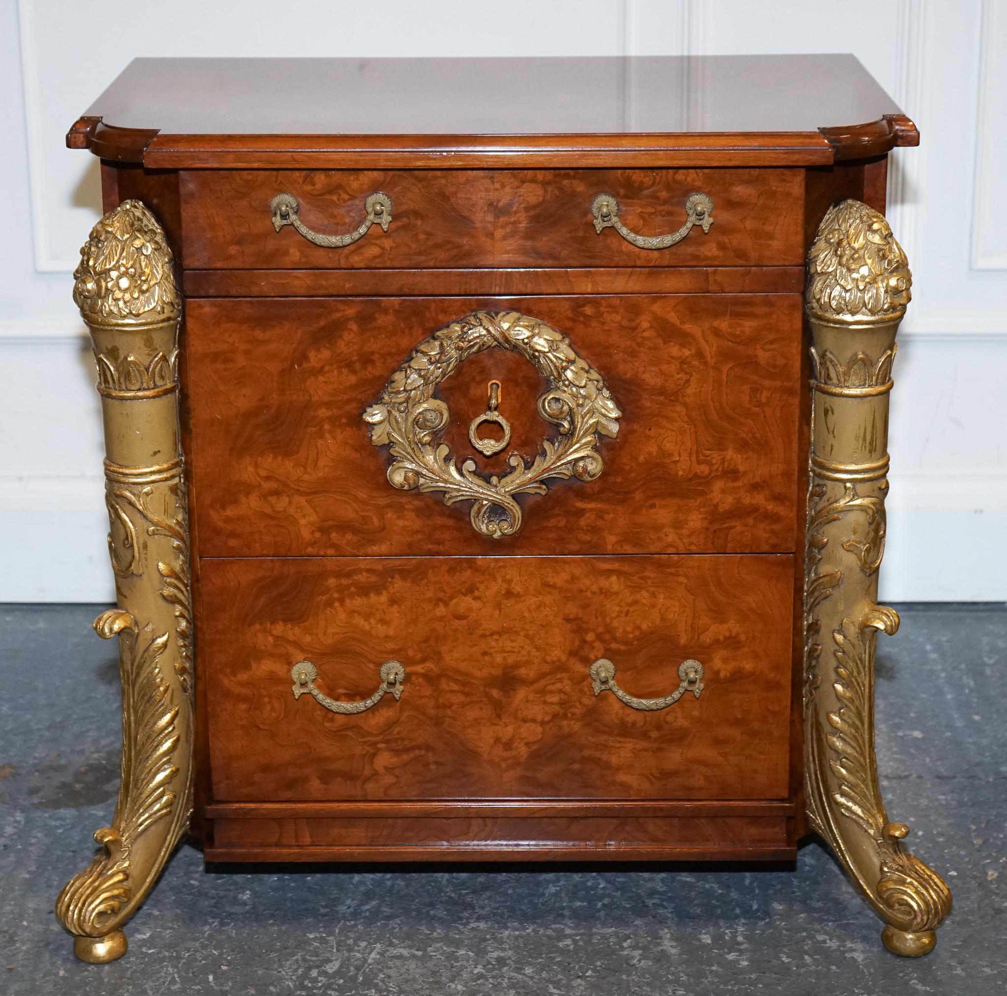 STUNNING PAIR FRENCH EMPIRE STYLE GOLD DETAILED BURR WALNUT BEDSIDES NiGHTSTANDS For Sale 1