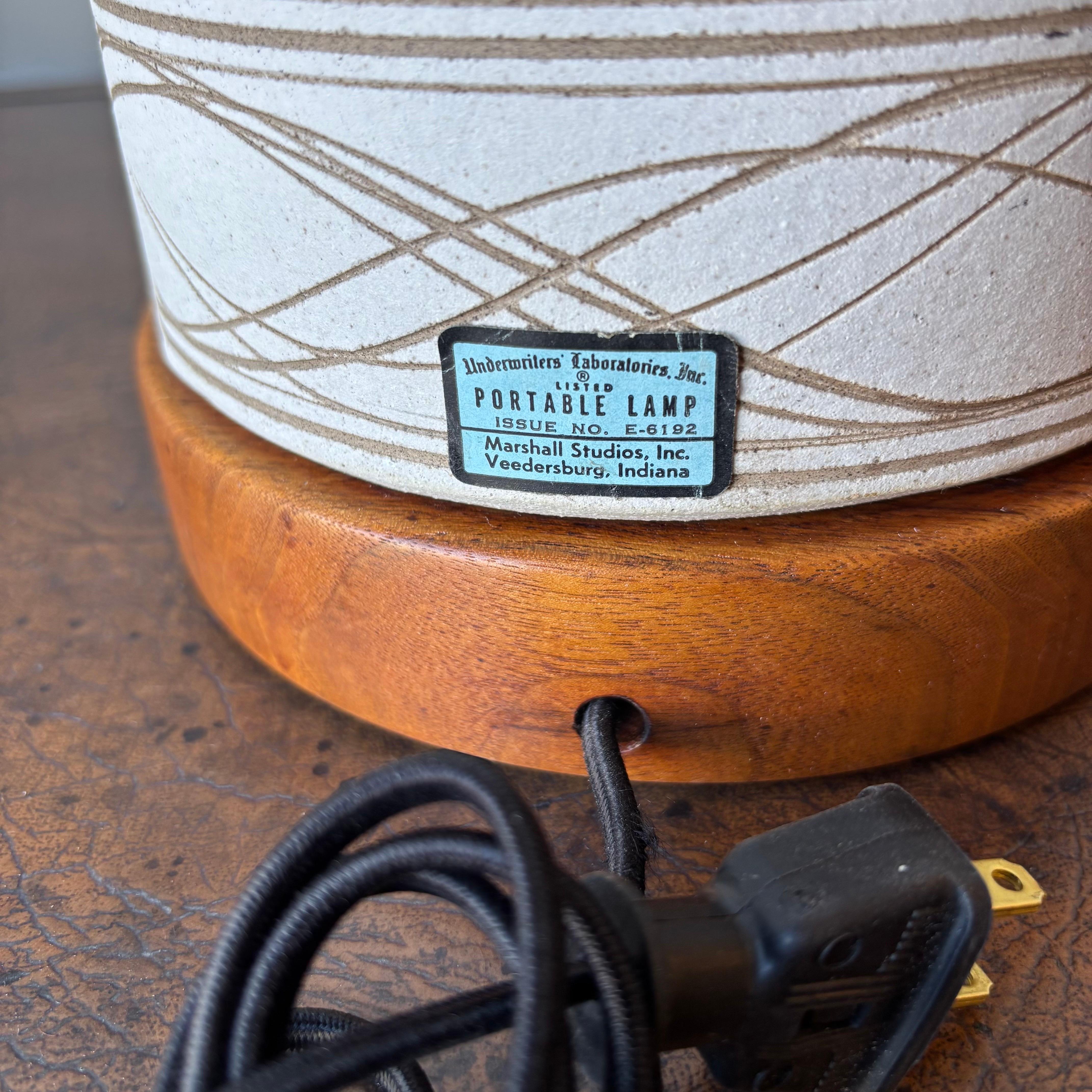Superbe paire de lampes Jane et Gordon Martz, Marshall Studios en vente 4