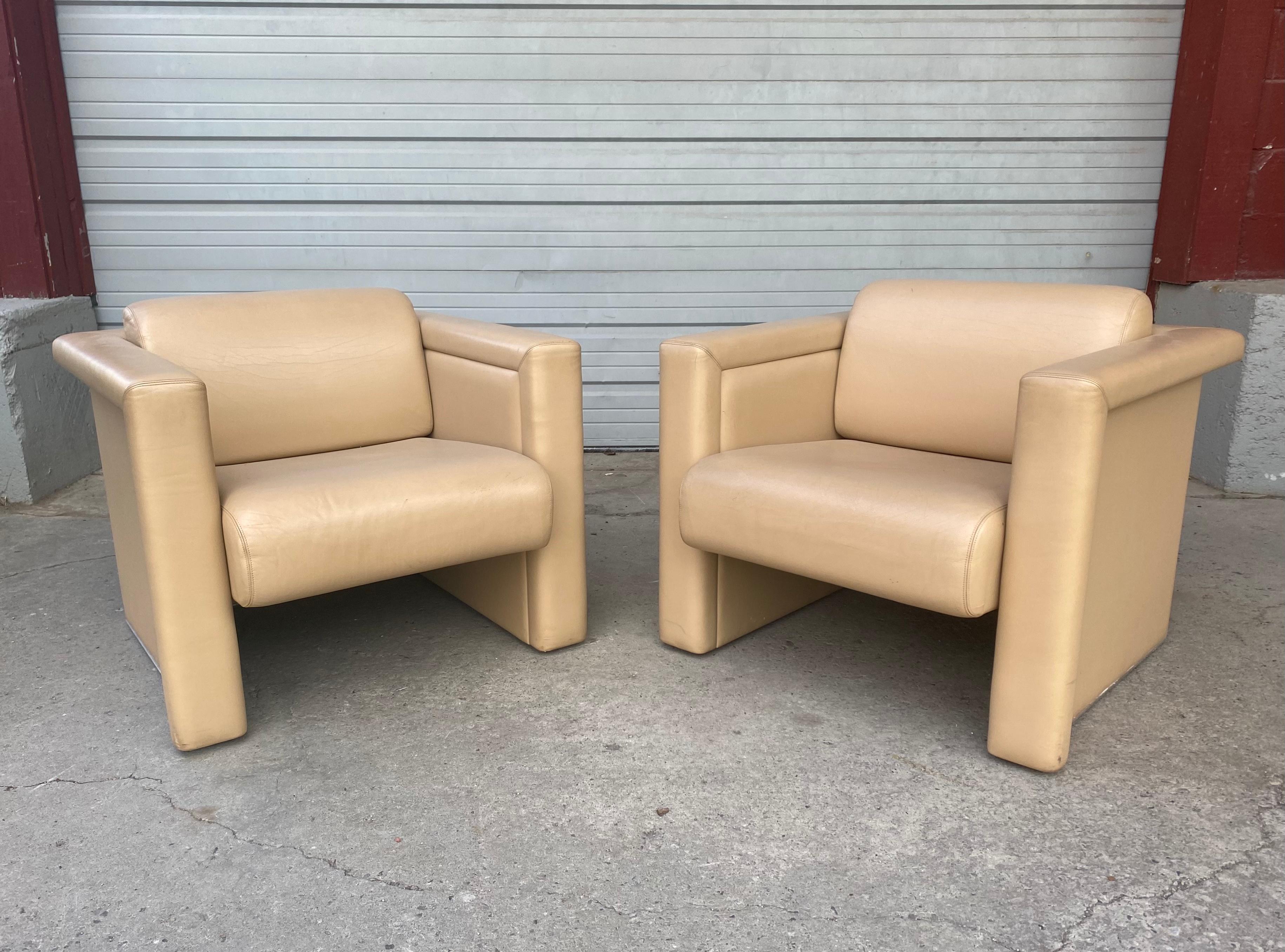 Italian Stunning Pair Leather Chairs, Tobia Scarpa for Knoll, Made in Italy For Sale