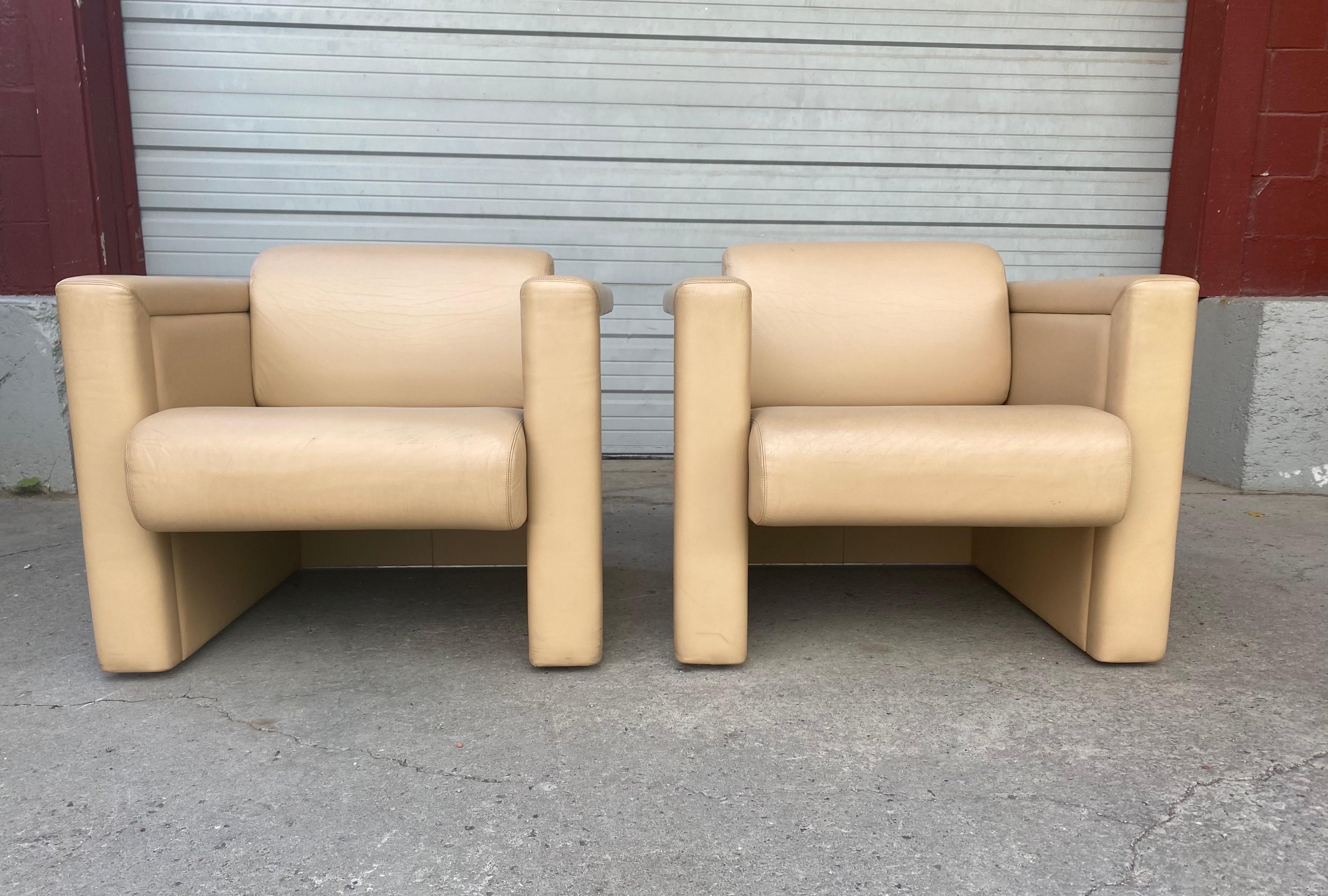 Stunning Pair Leather Chairs, Tobia Scarpa for Knoll, Made in Italy In Good Condition For Sale In Buffalo, NY