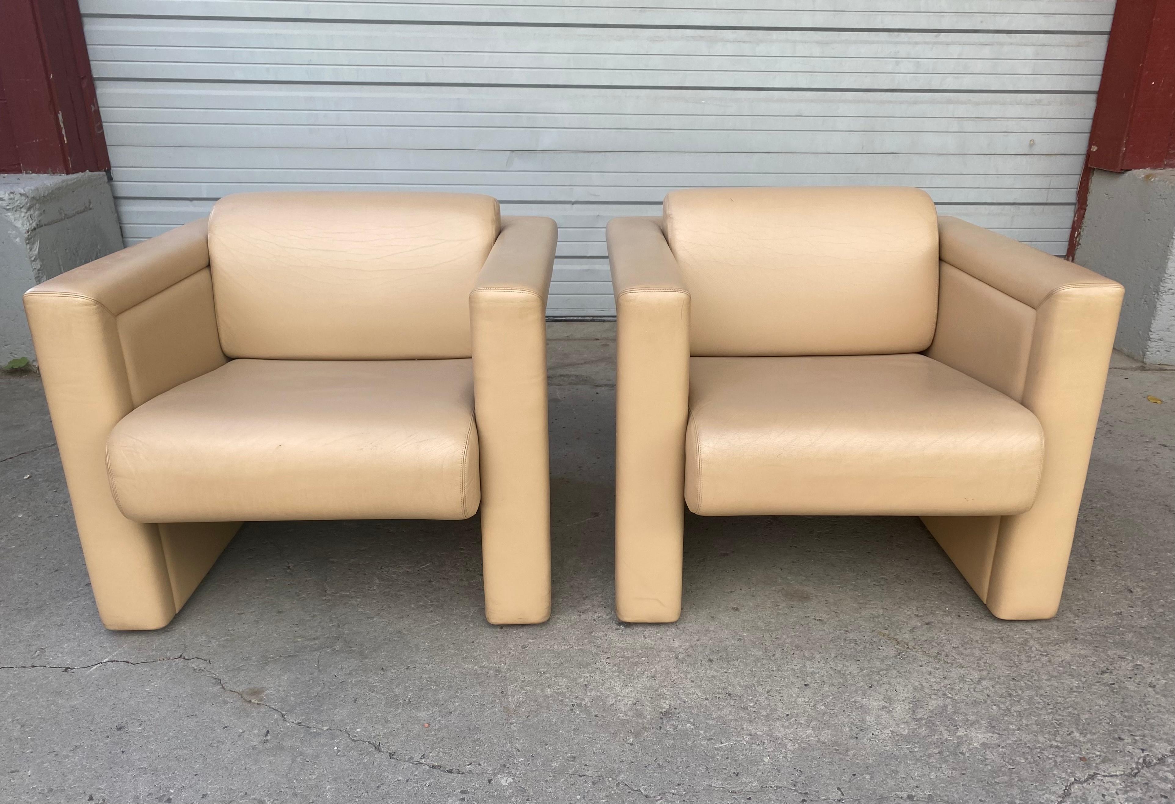Late 20th Century Stunning Pair Leather Chairs, Tobia Scarpa for Knoll, Made in Italy For Sale