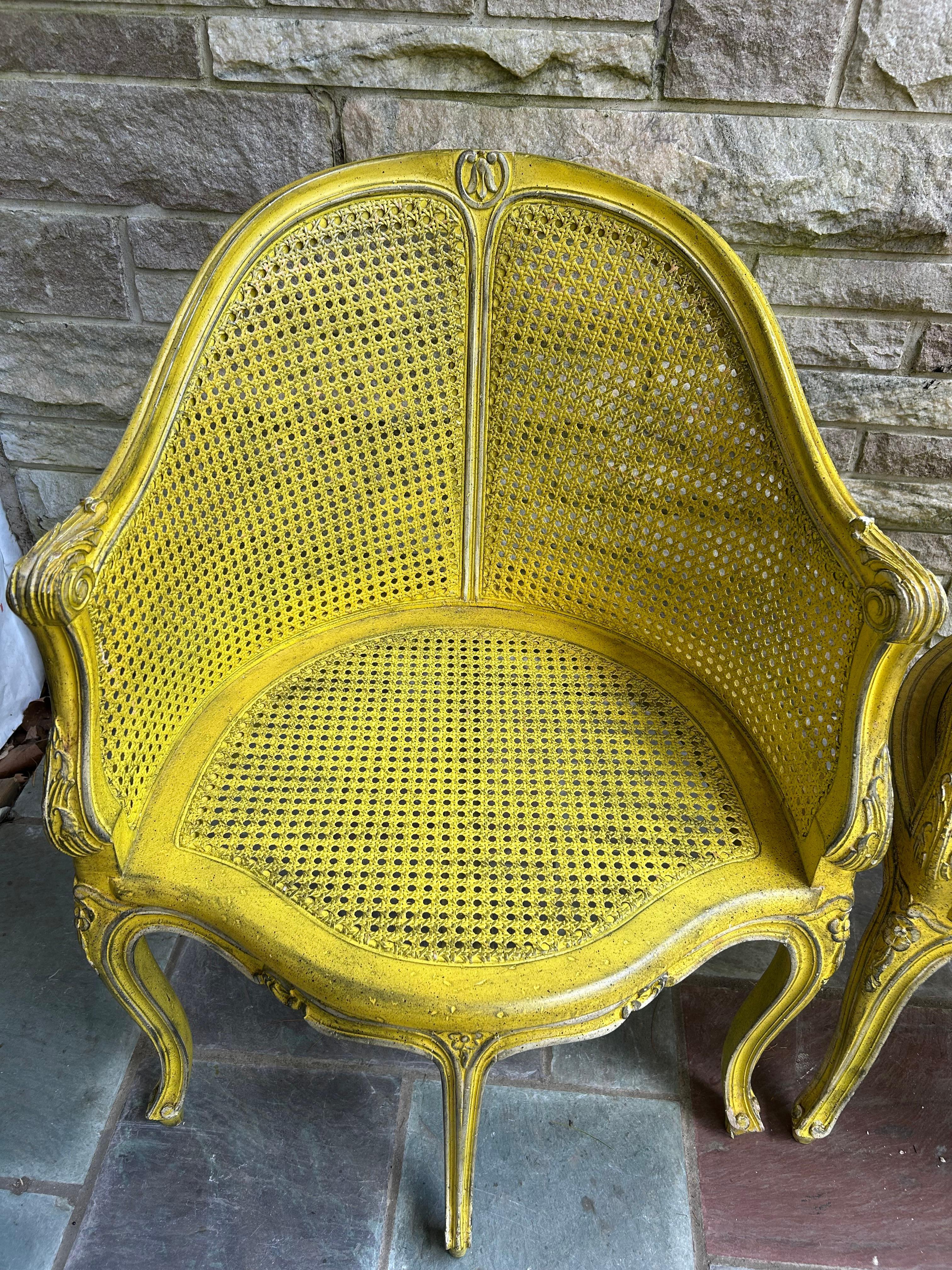 Superbe paire de chaises d'angle cannées françaises de style Louis XV en vente 4