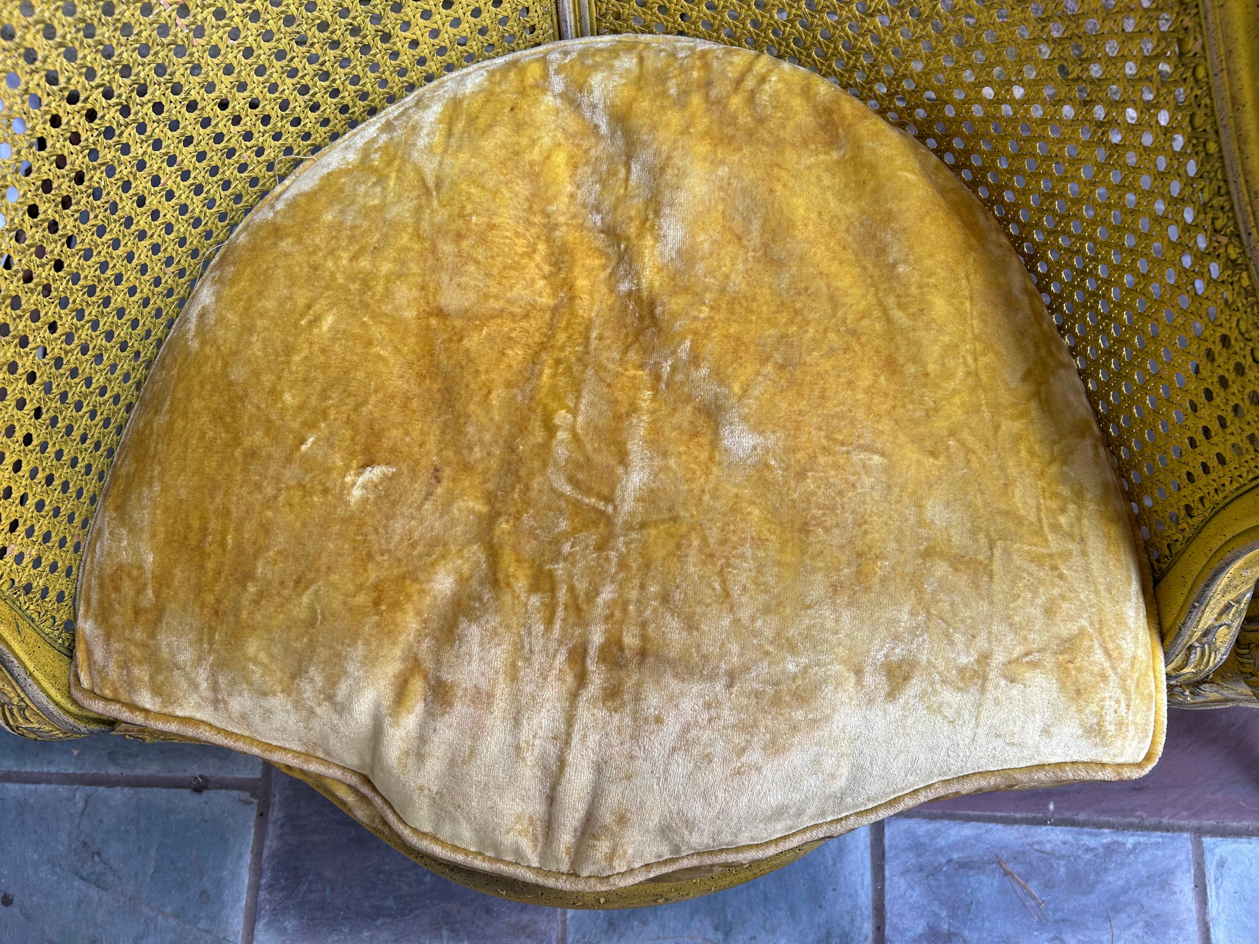 Superbe paire de chaises d'angle cannées françaises de style Louis XV en vente 6