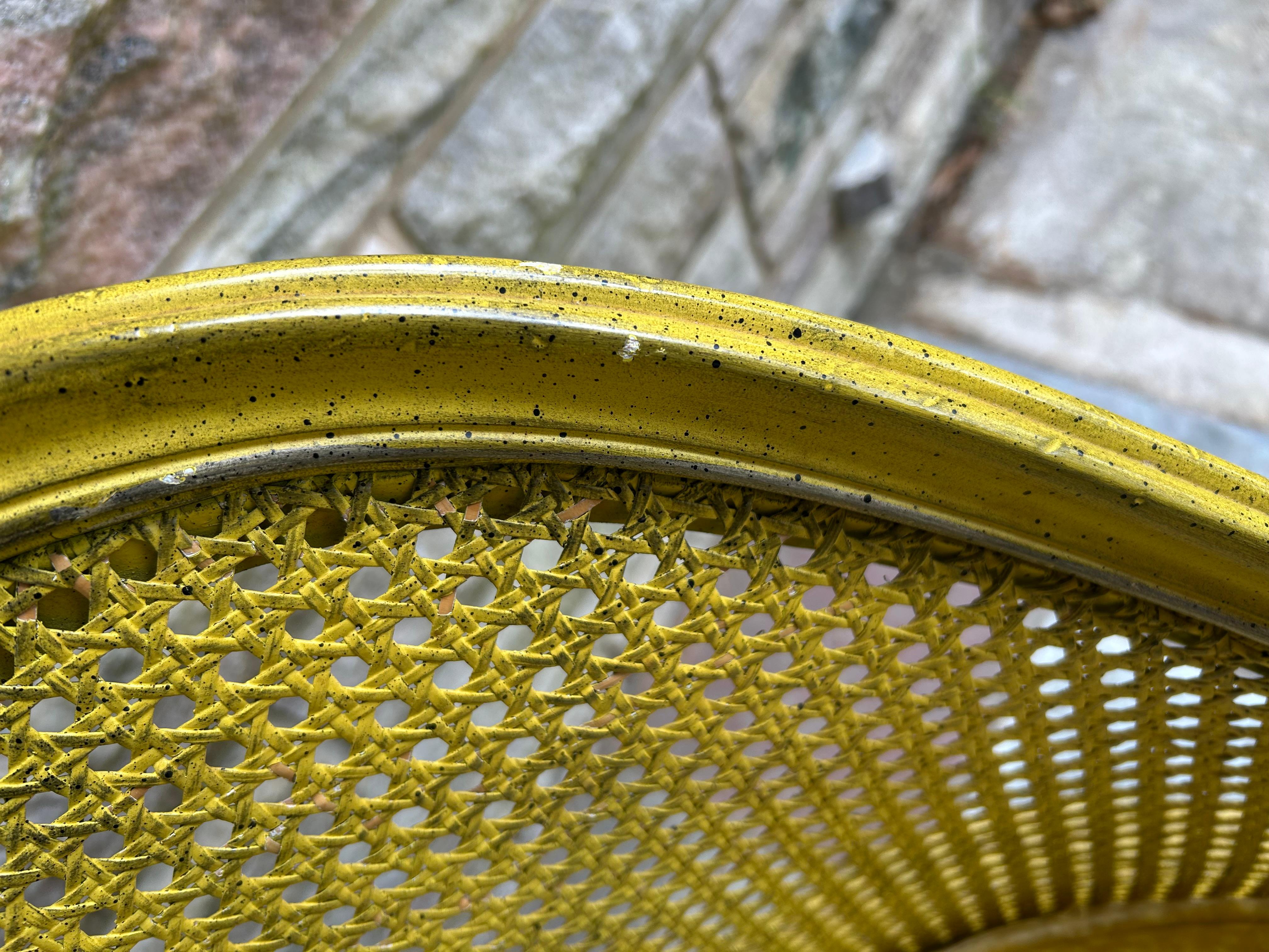 Superbe paire de chaises d'angle cannées françaises de style Louis XV en vente 8