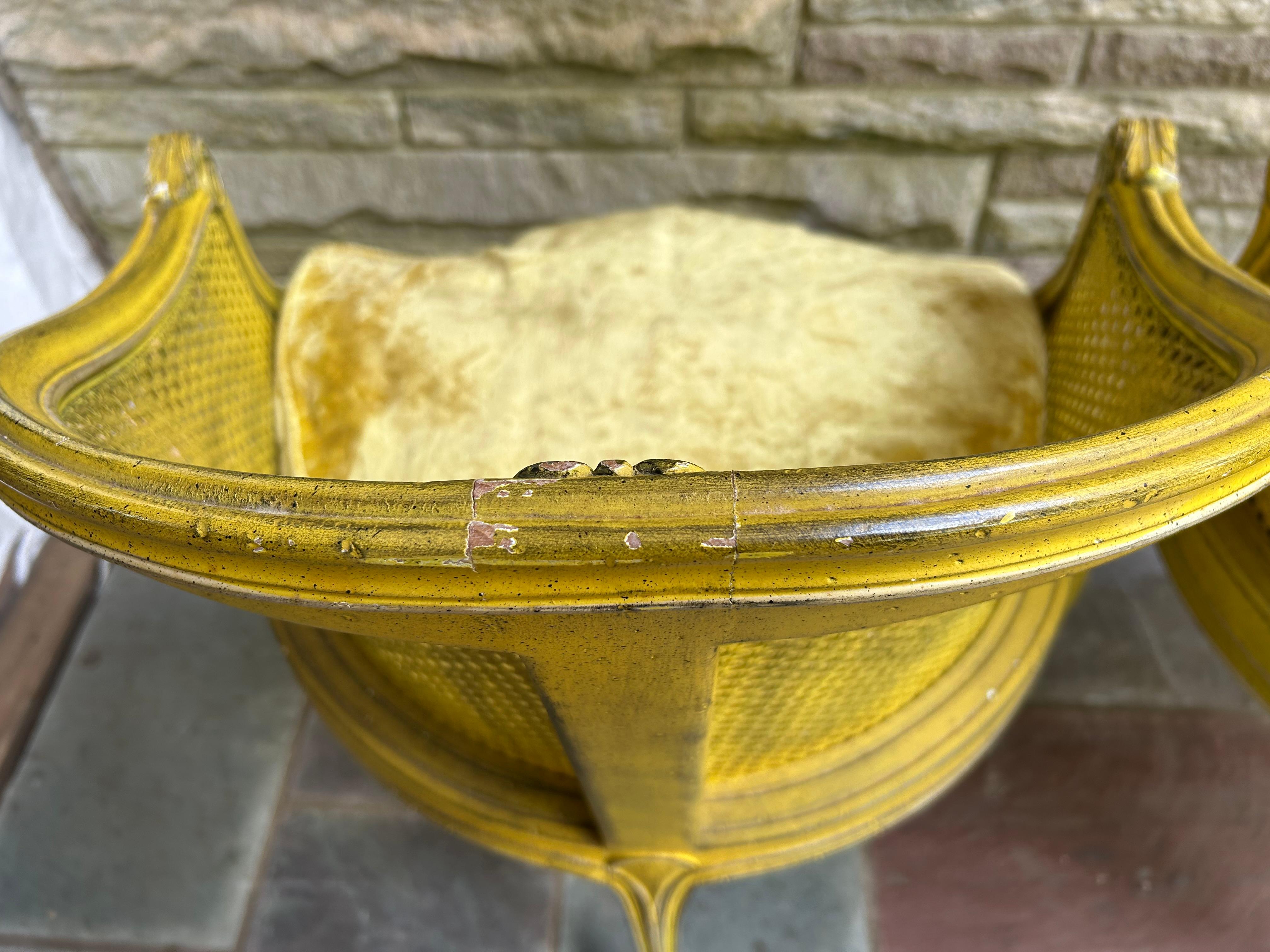 Superbe paire de chaises d'angle cannées françaises de style Louis XV en vente 12