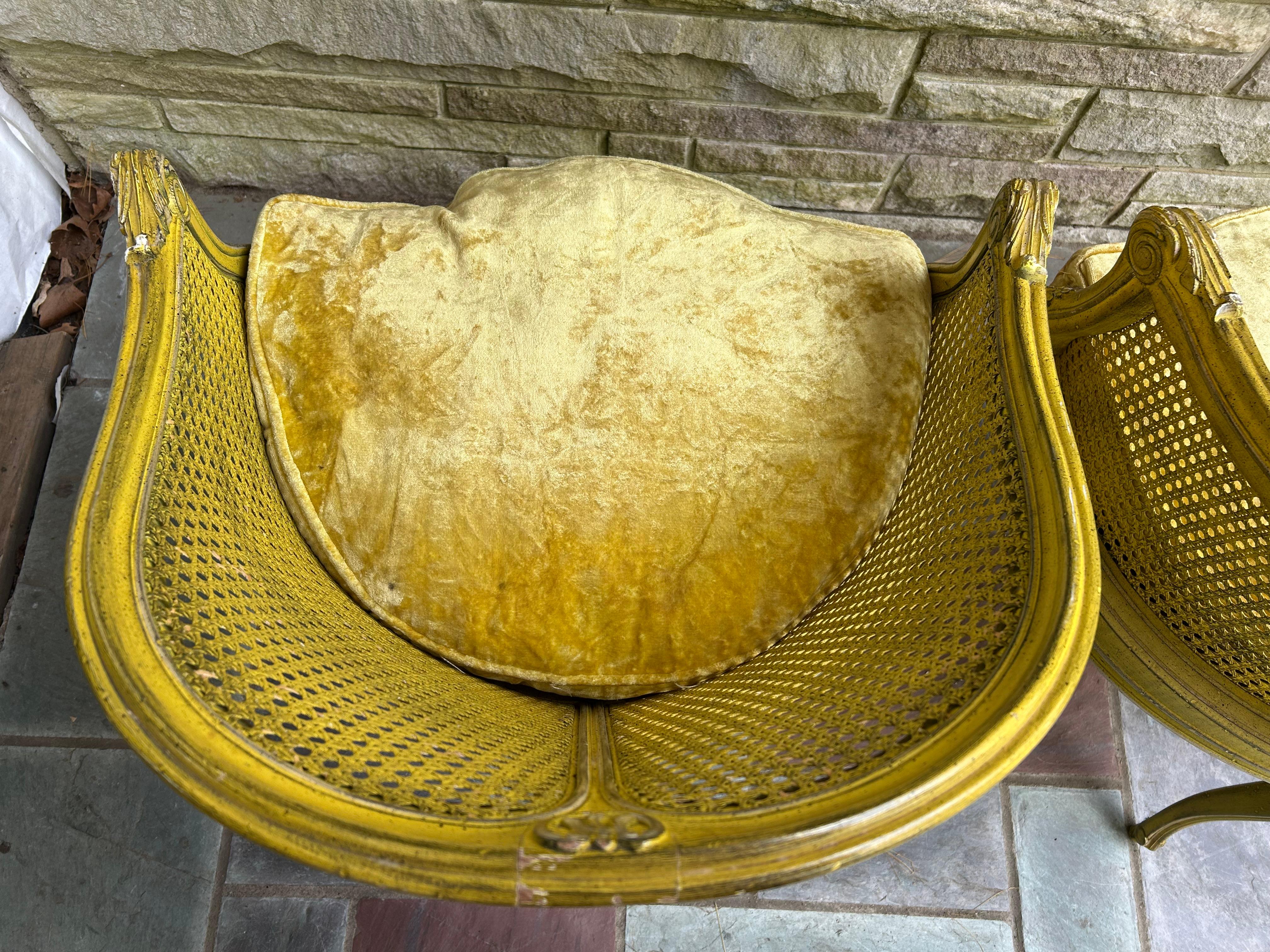 Superbe paire de chaises d'angle cannées françaises de style Louis XV en vente 13