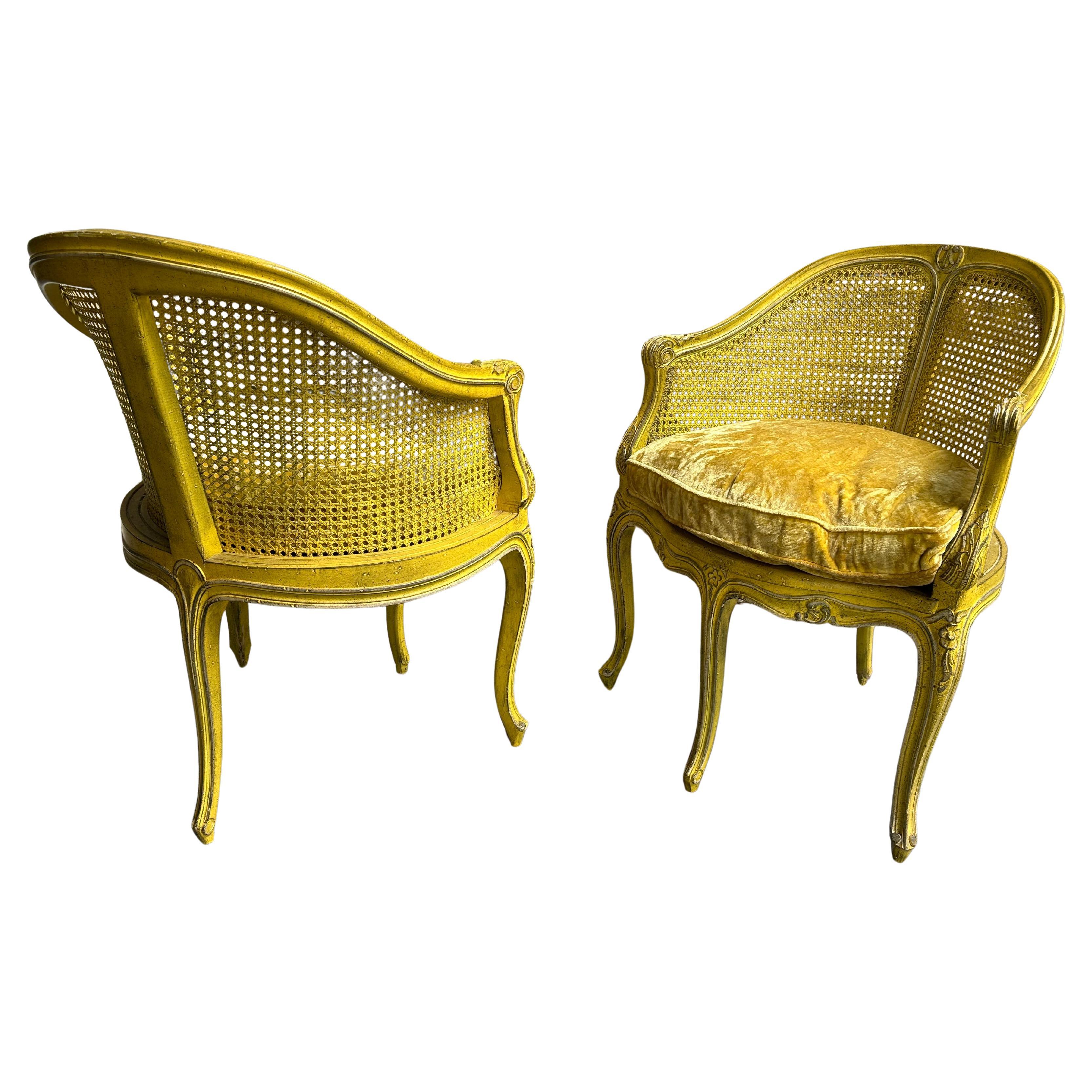 Superbe paire de chaises d
angle cannées françaises de style Louis XV en vente