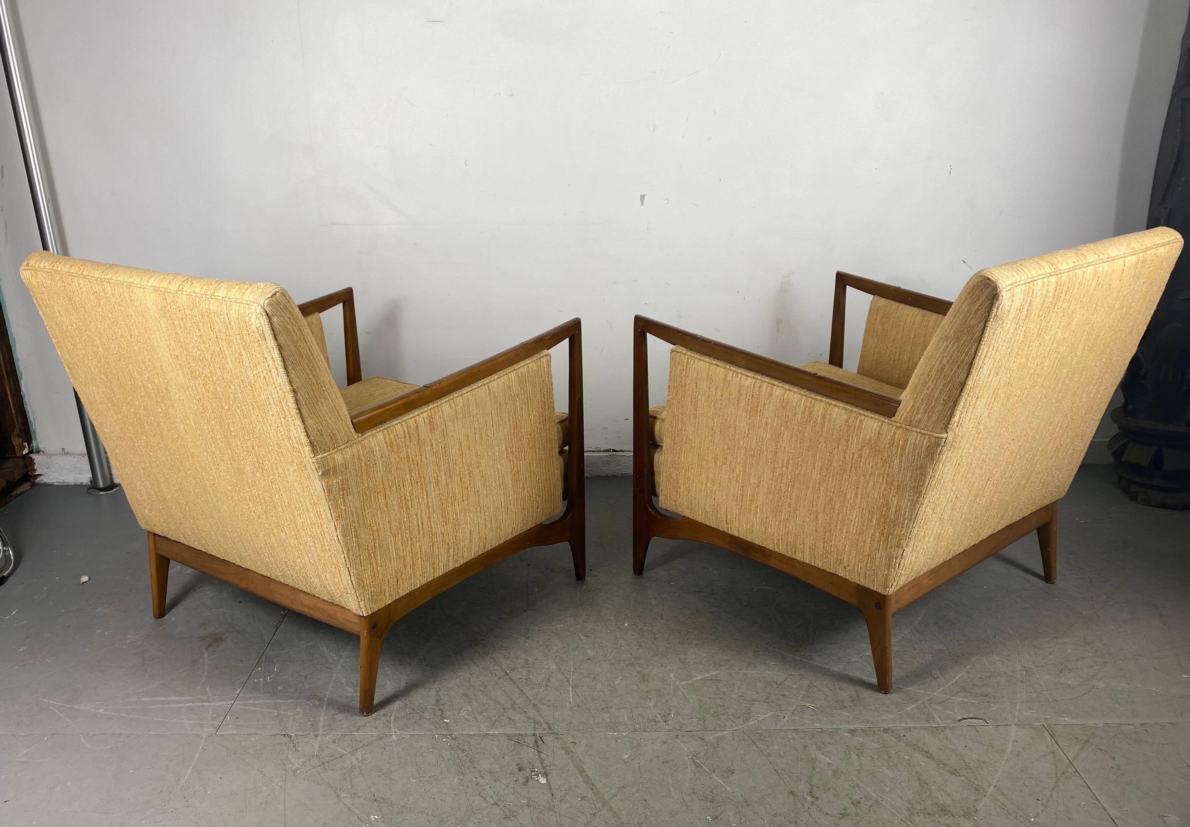 Stunning Pair of Mid-Century Modernist Lounge Chairs Attributed to Dux of Sweden In Good Condition In Buffalo, NY